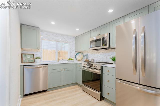 905 W Cucharras Street