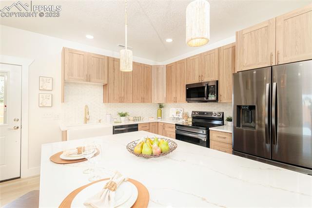 905 W Cucharras Street