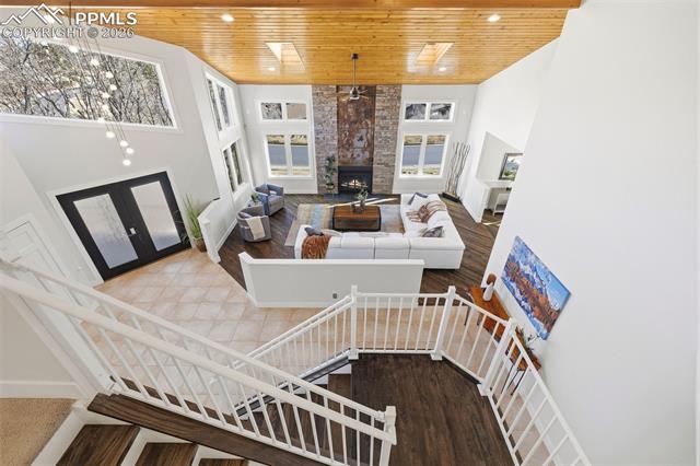 1915 Hunters Point Lane