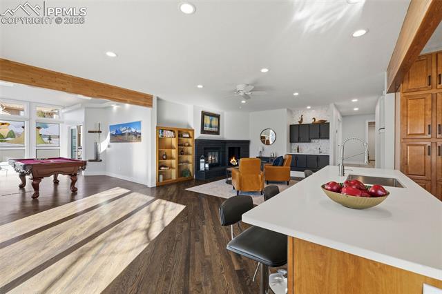 1915 Hunters Point Lane