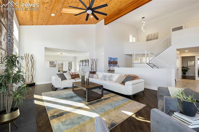 1915 Hunters Point Lane