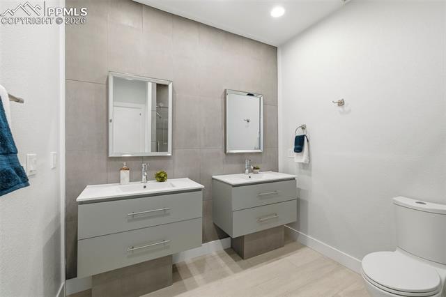 1915 Hunters Point Lane