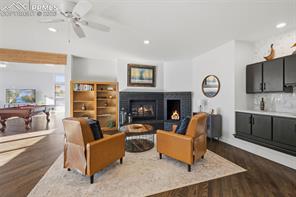 1915 Hunters Point Lane