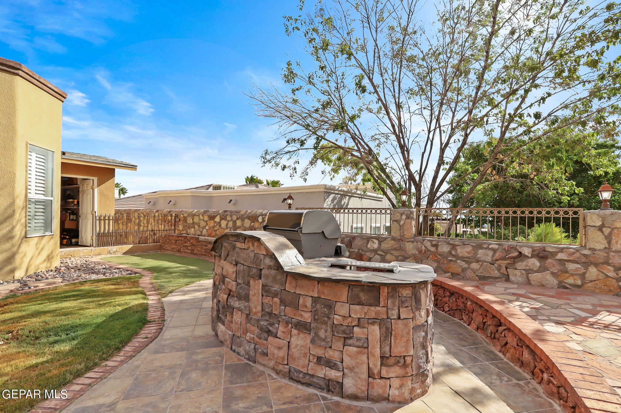 6449 CALLE VISTA Drive