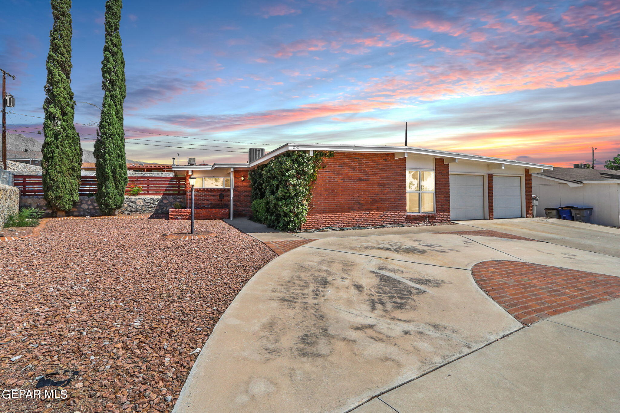 252 Viking Drive
