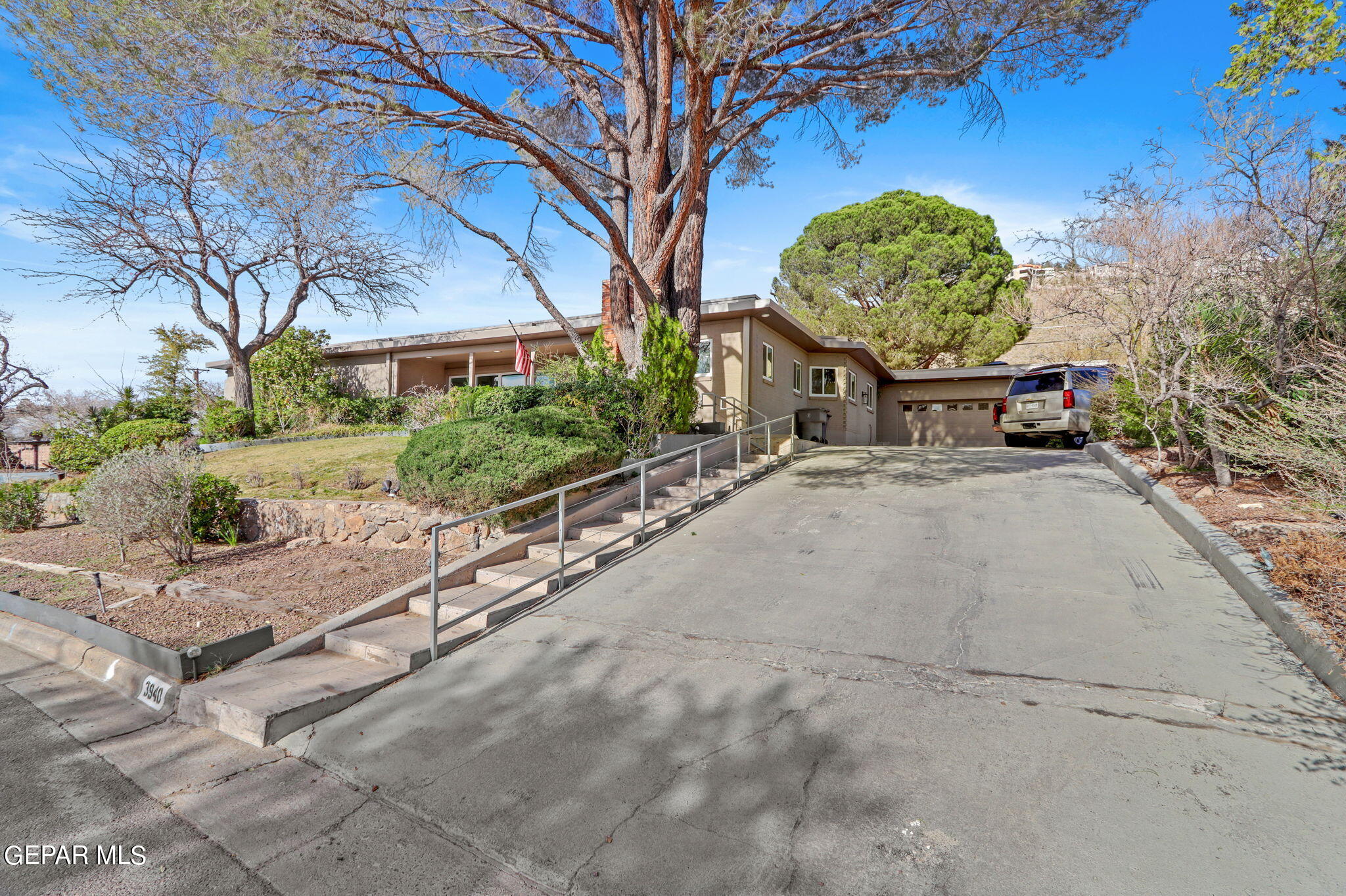 3940 FLAMINGO Drive