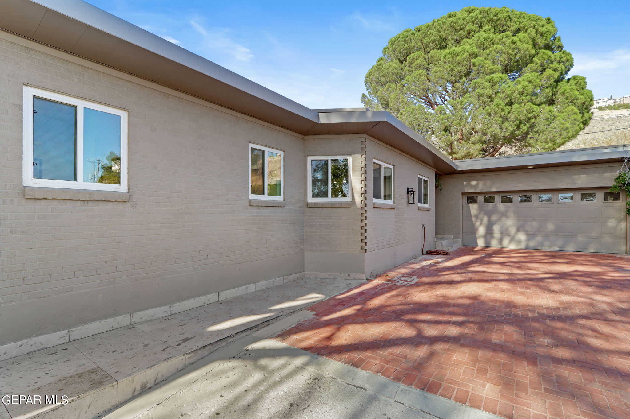 3940 FLAMINGO Drive