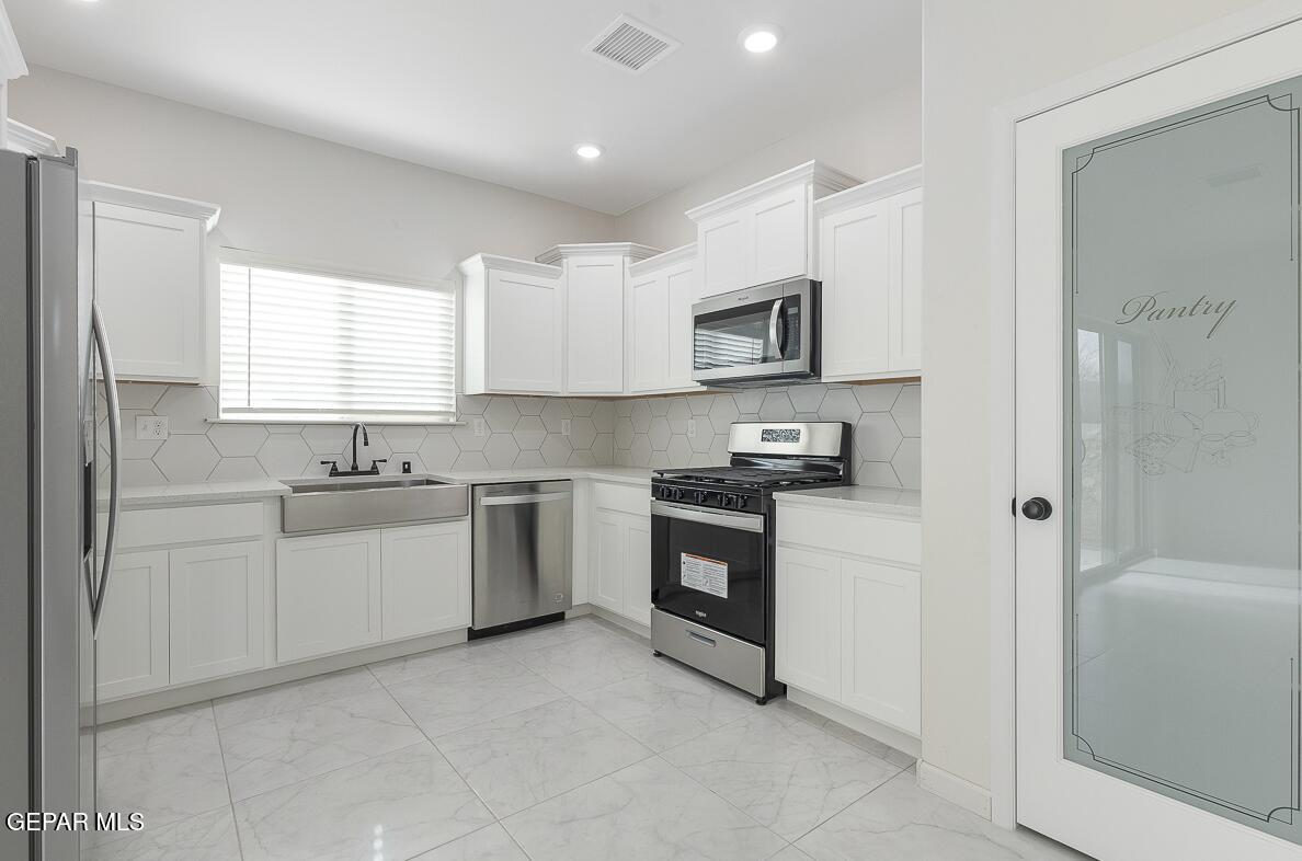 904 Aqueduct Avenue
