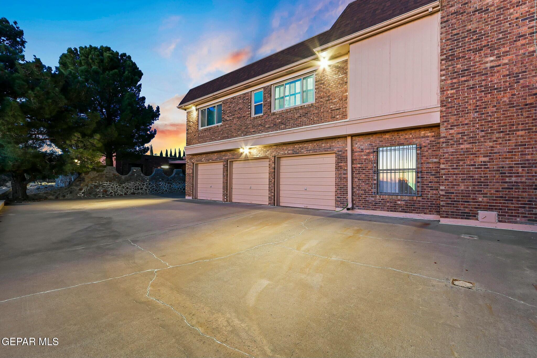 6010 TORREY PINES Drive