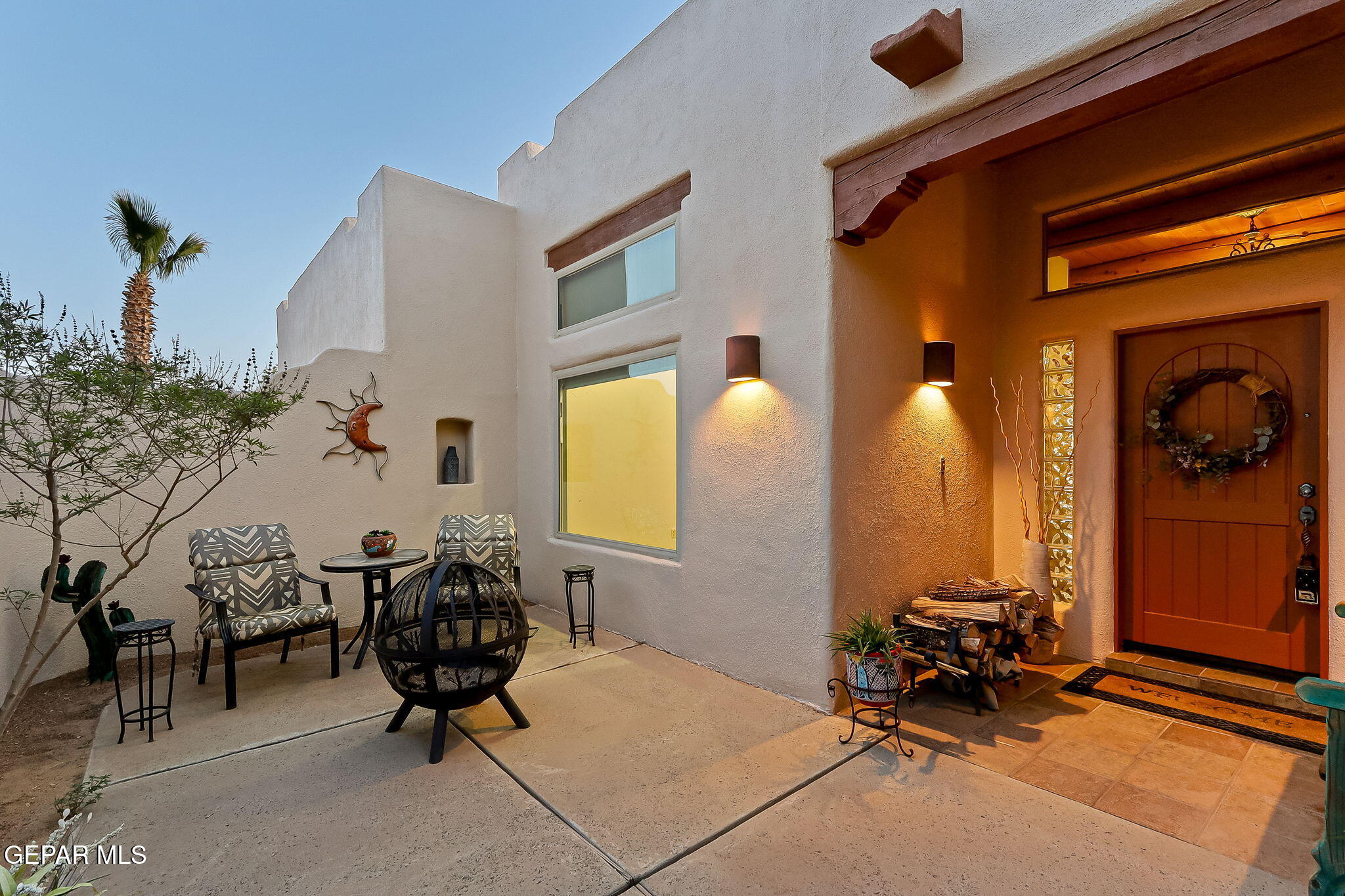 1043 CALLE FLOR Place