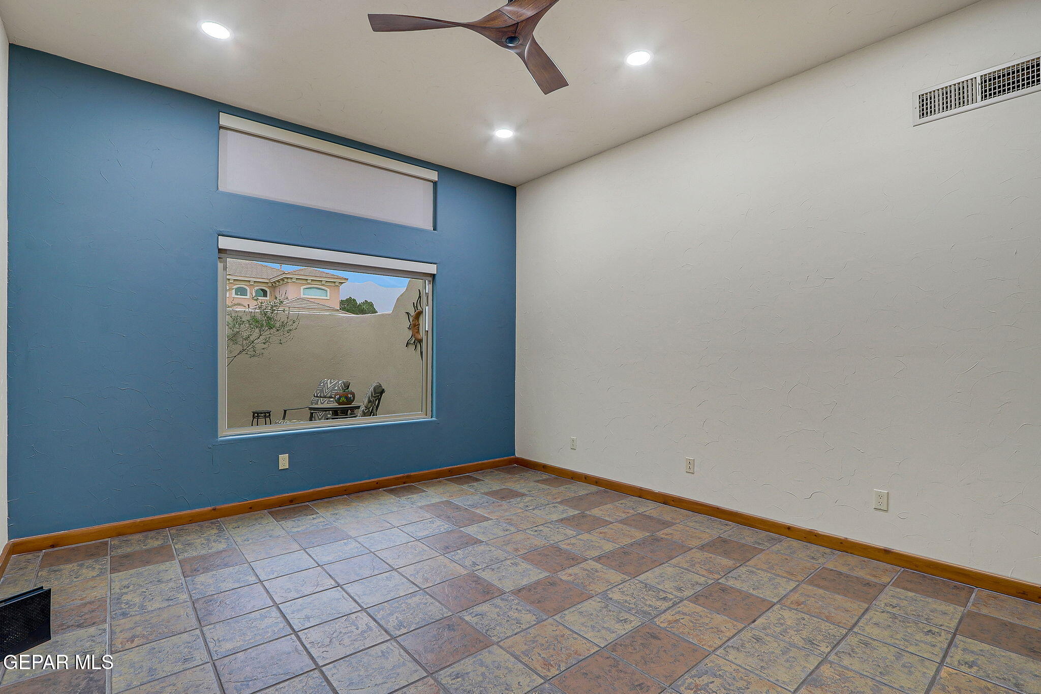 1043 CALLE FLOR Place