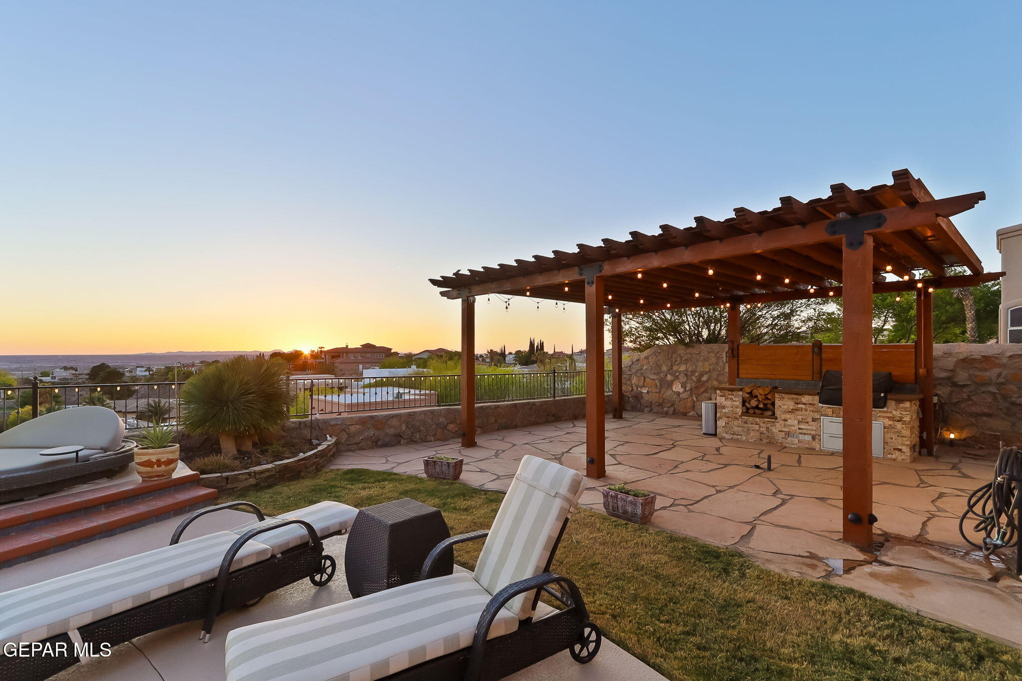 1043 CALLE FLOR Place