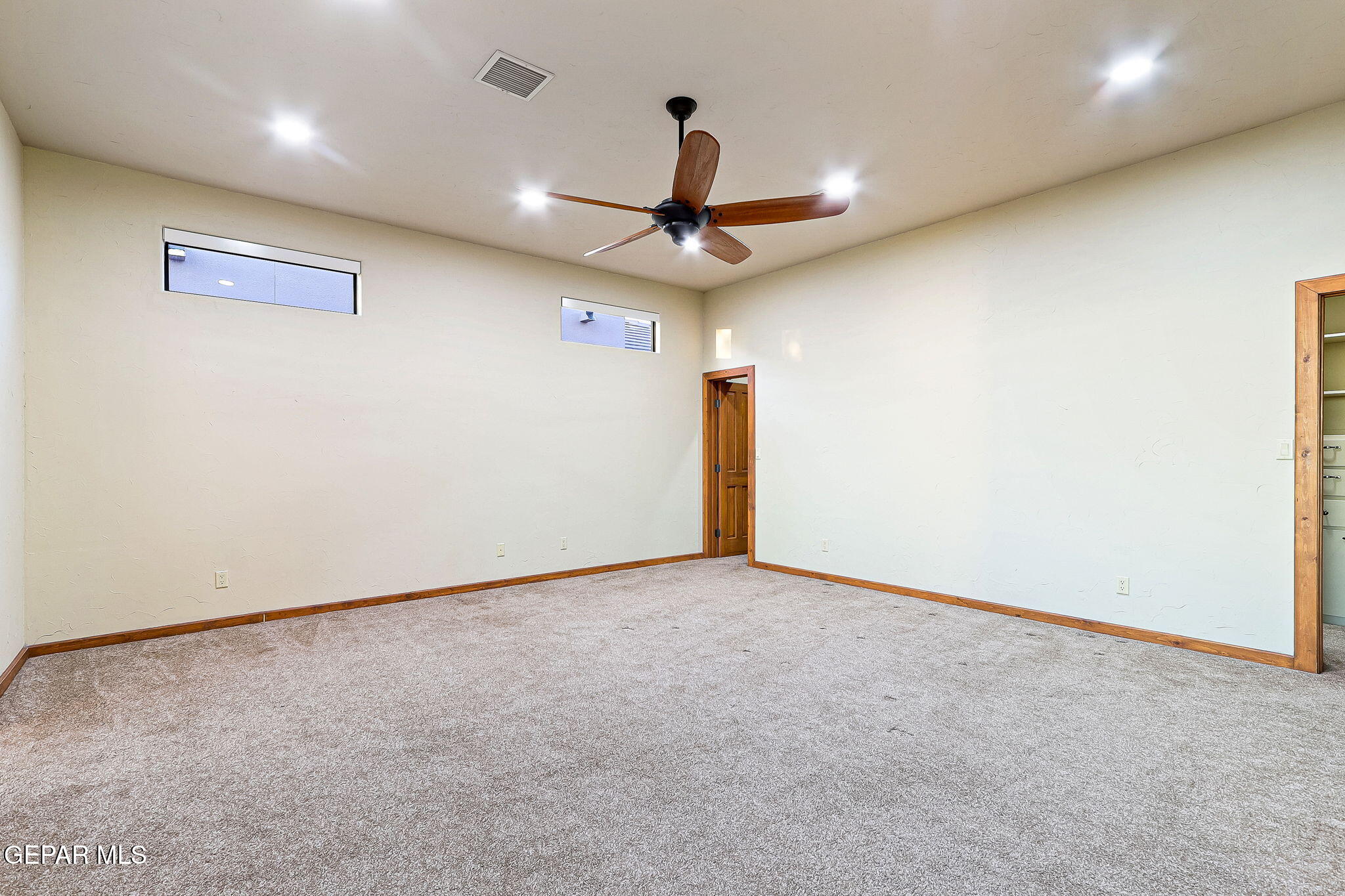 1043 CALLE FLOR Place