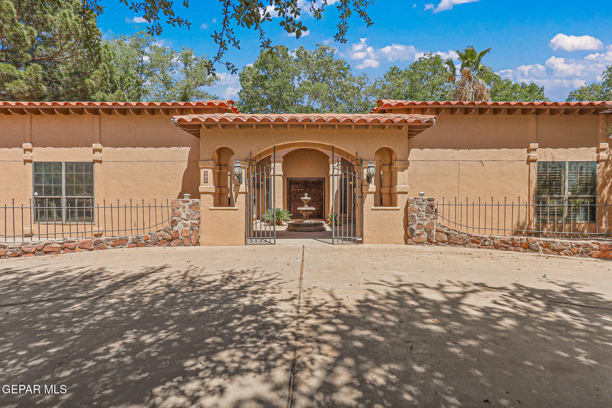 509 LESLIE WARD Court