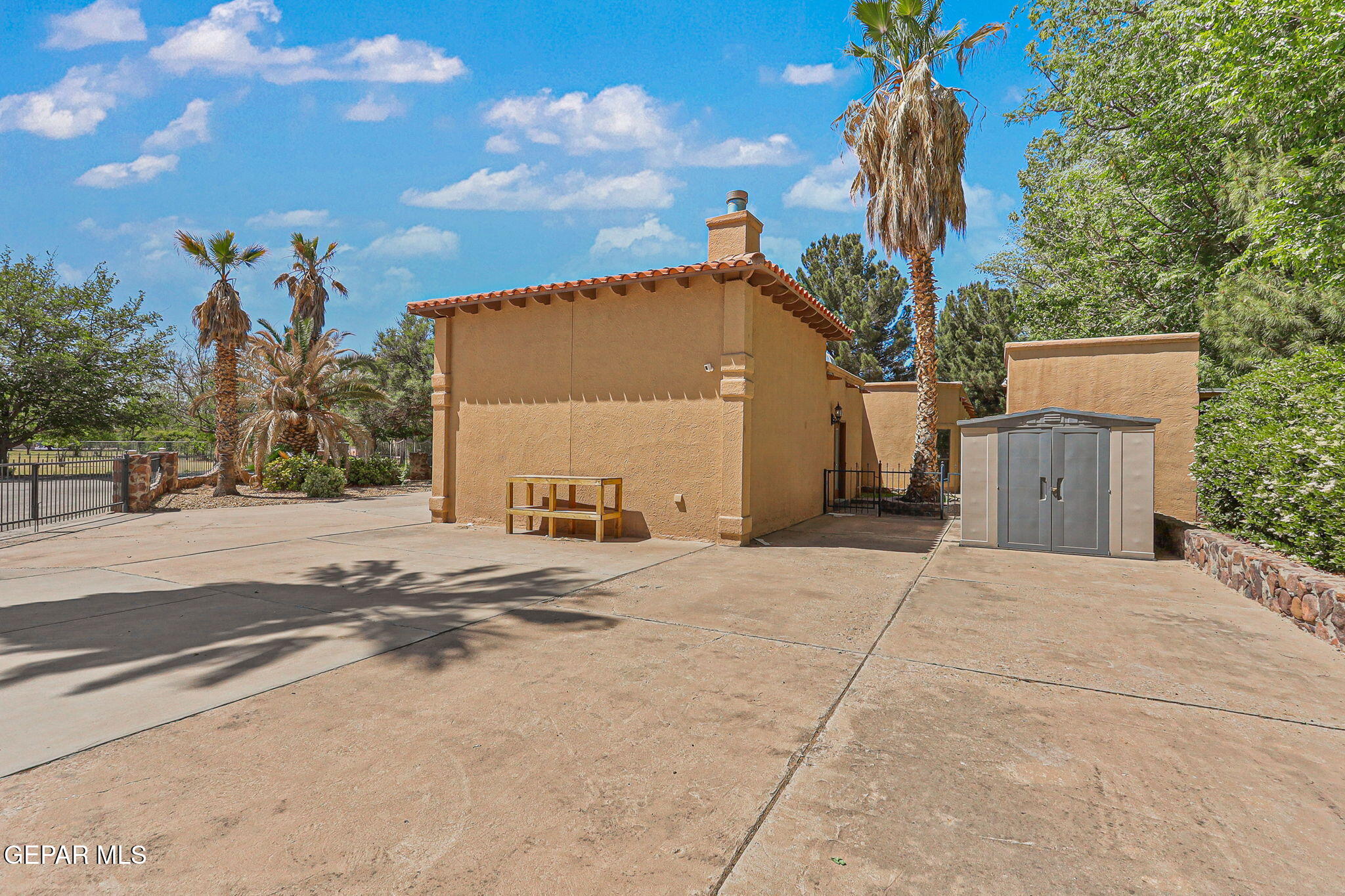 509 LESLIE WARD Court