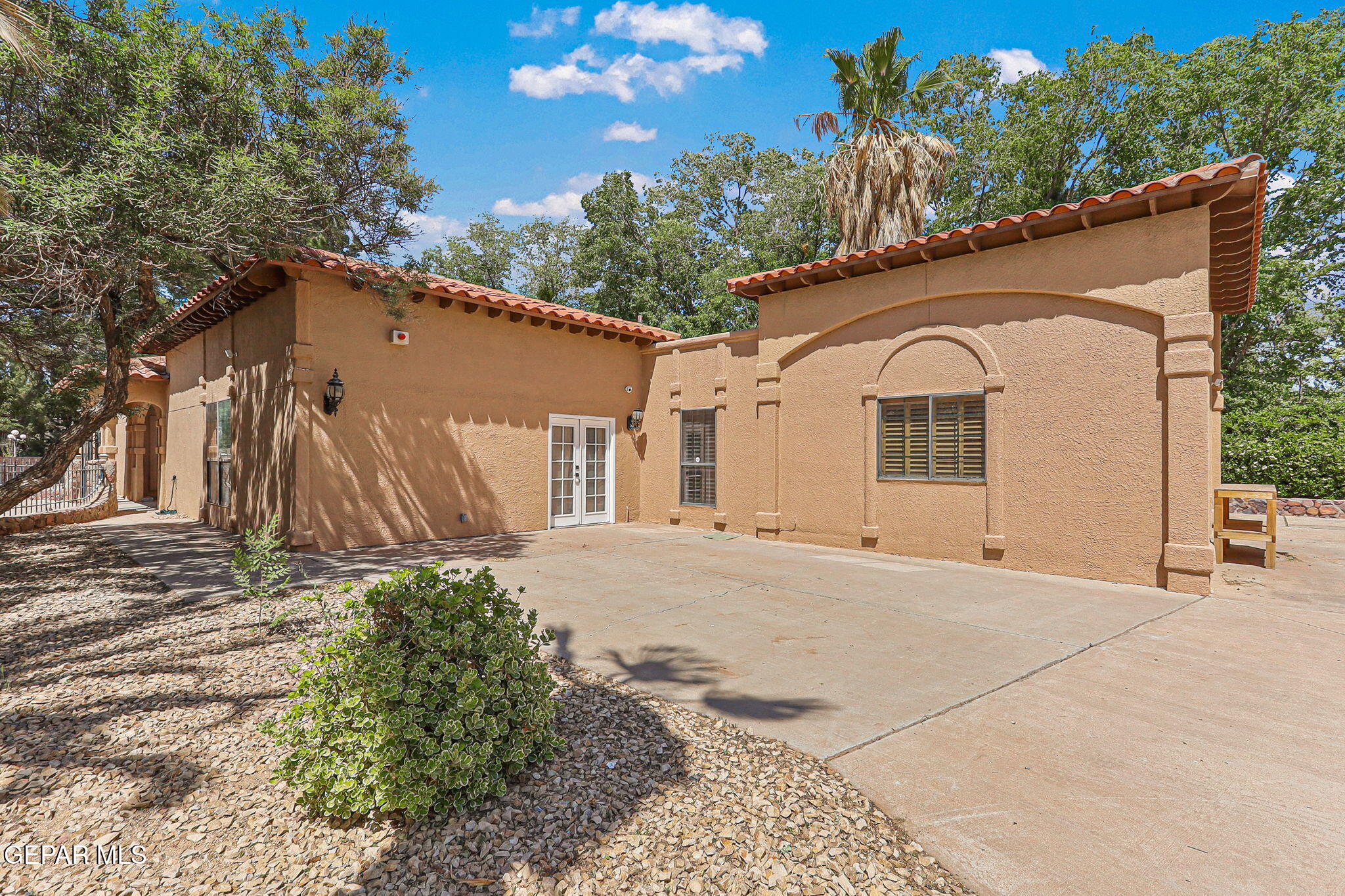 509 LESLIE WARD Court