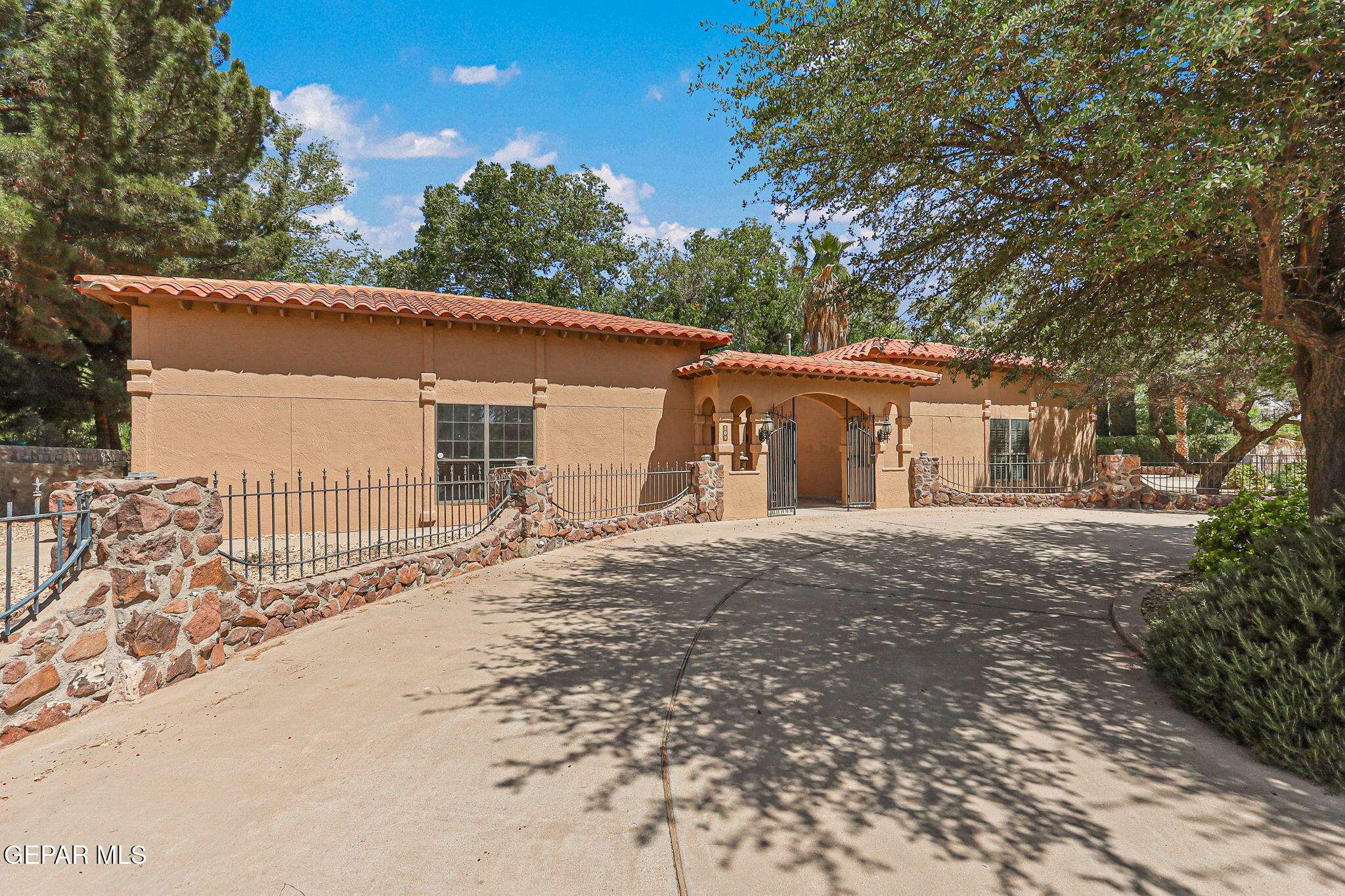 509 LESLIE WARD Court
