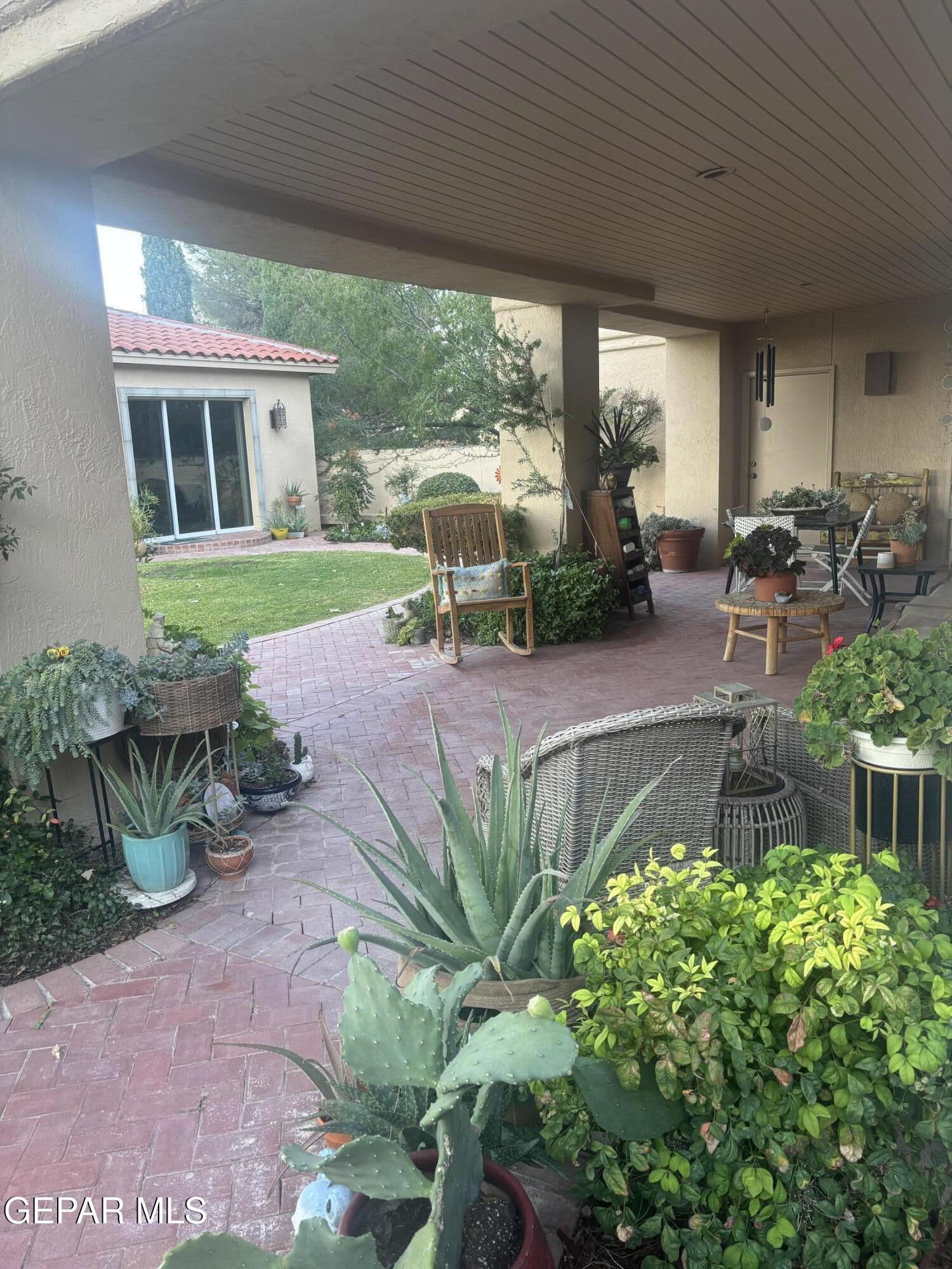 1085 LOS JARDINES Circle