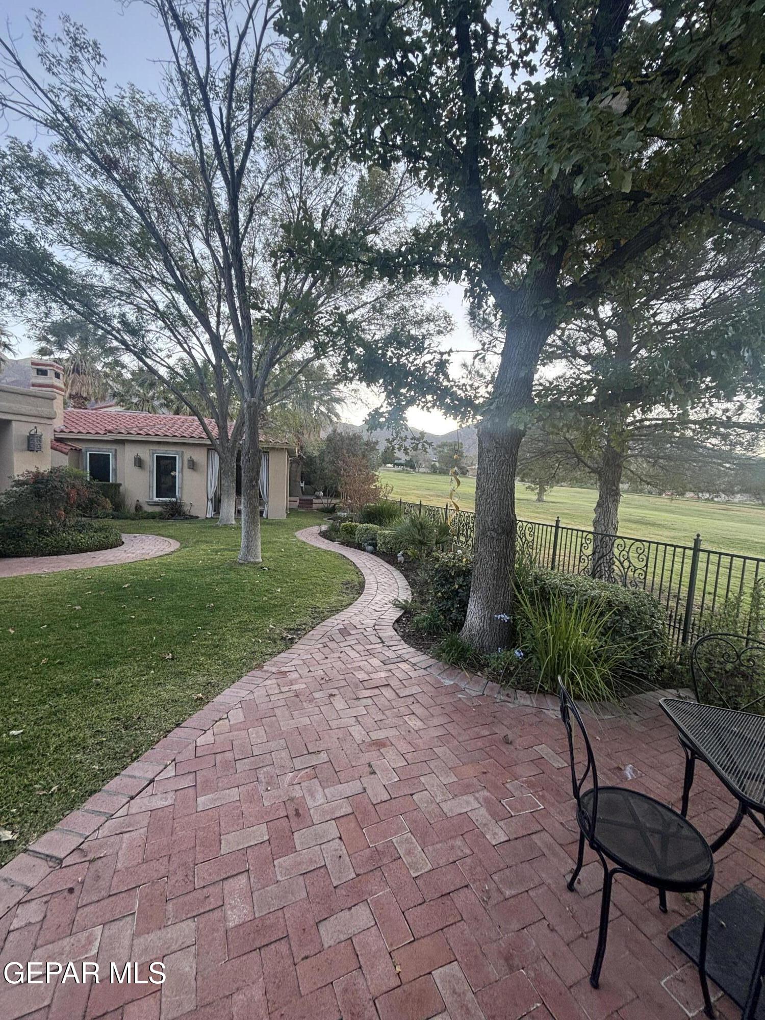 1085 LOS JARDINES Circle