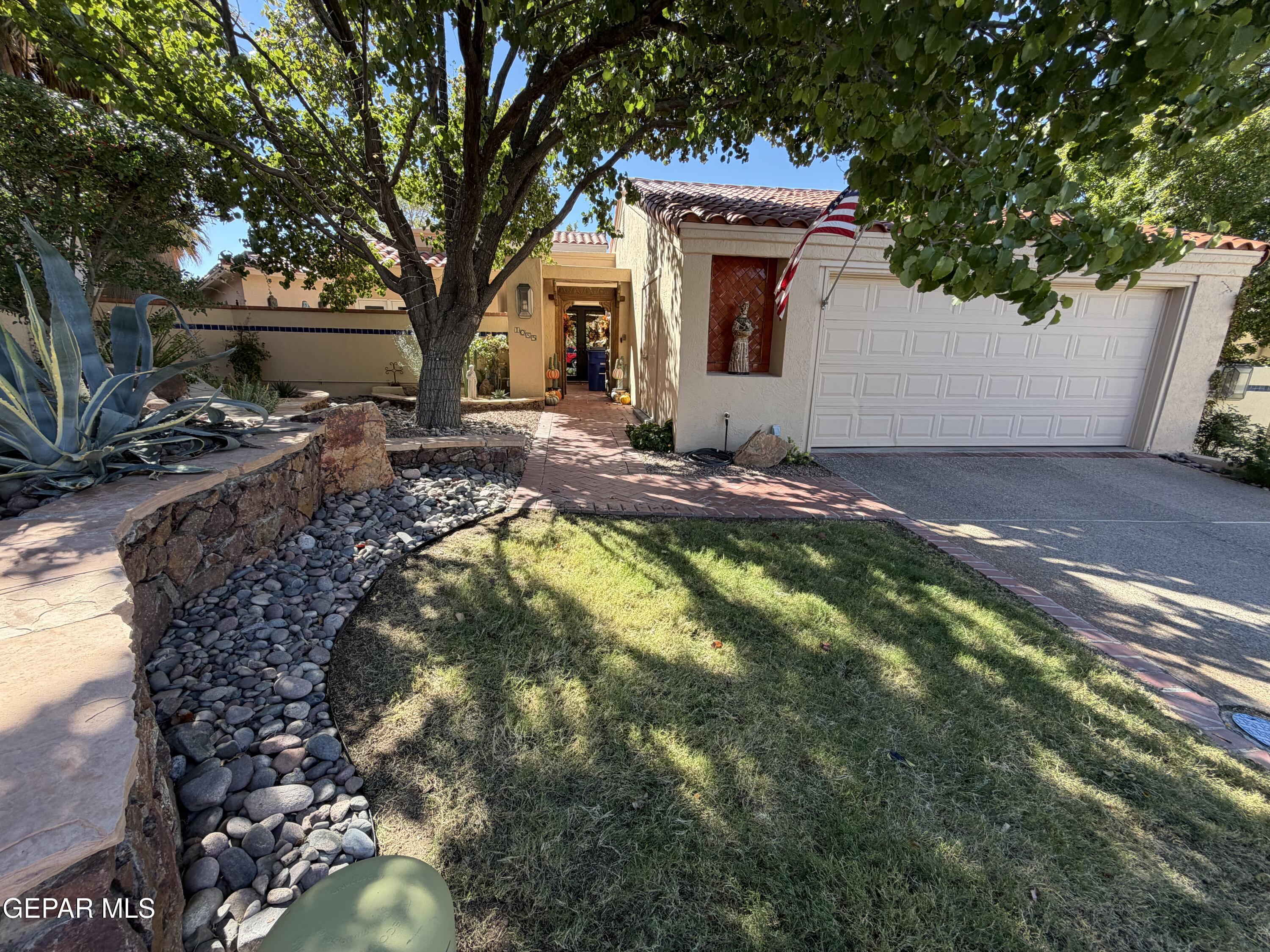 1085 LOS JARDINES Circle