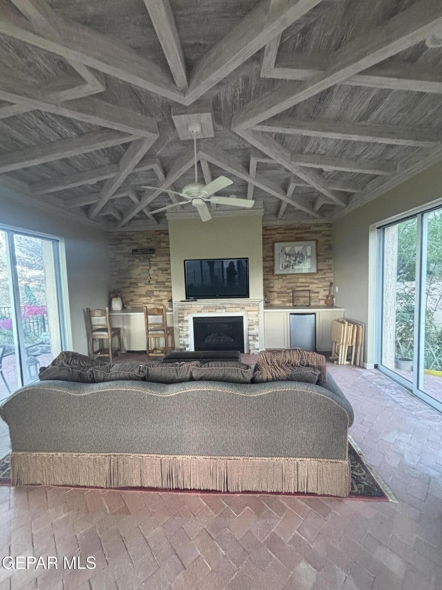 1085 LOS JARDINES Circle