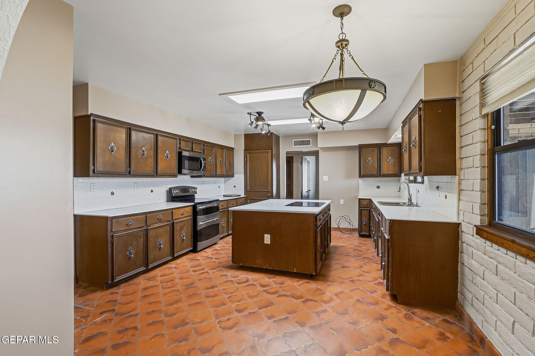 7770 WESTSIDE Drive