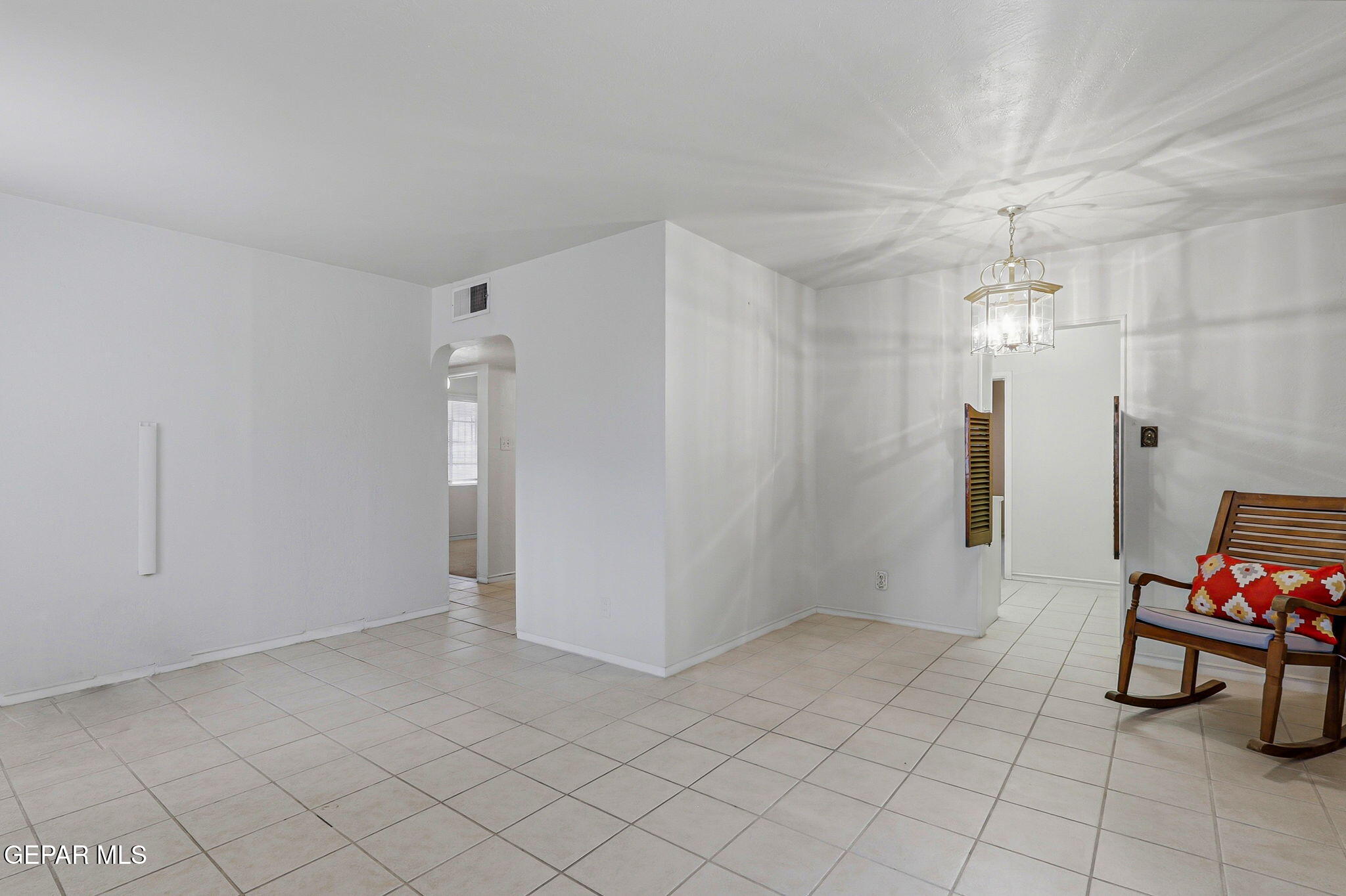 2528 MCKINLEY Avenue