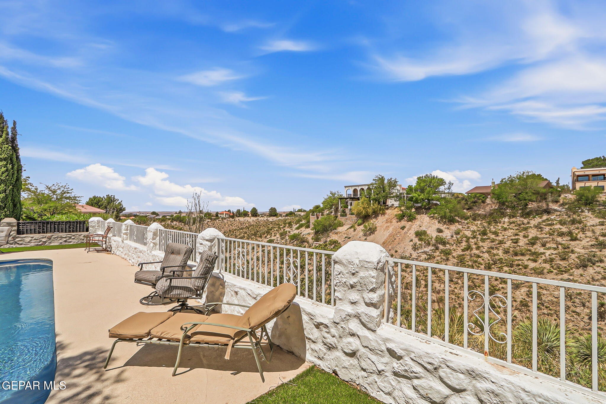 605 MOONDALE Drive