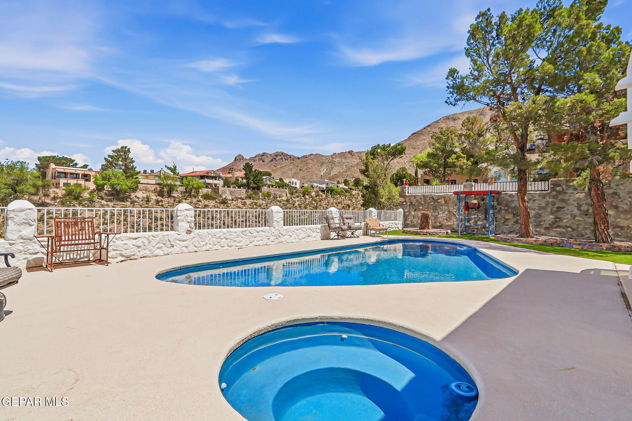605 MOONDALE Drive