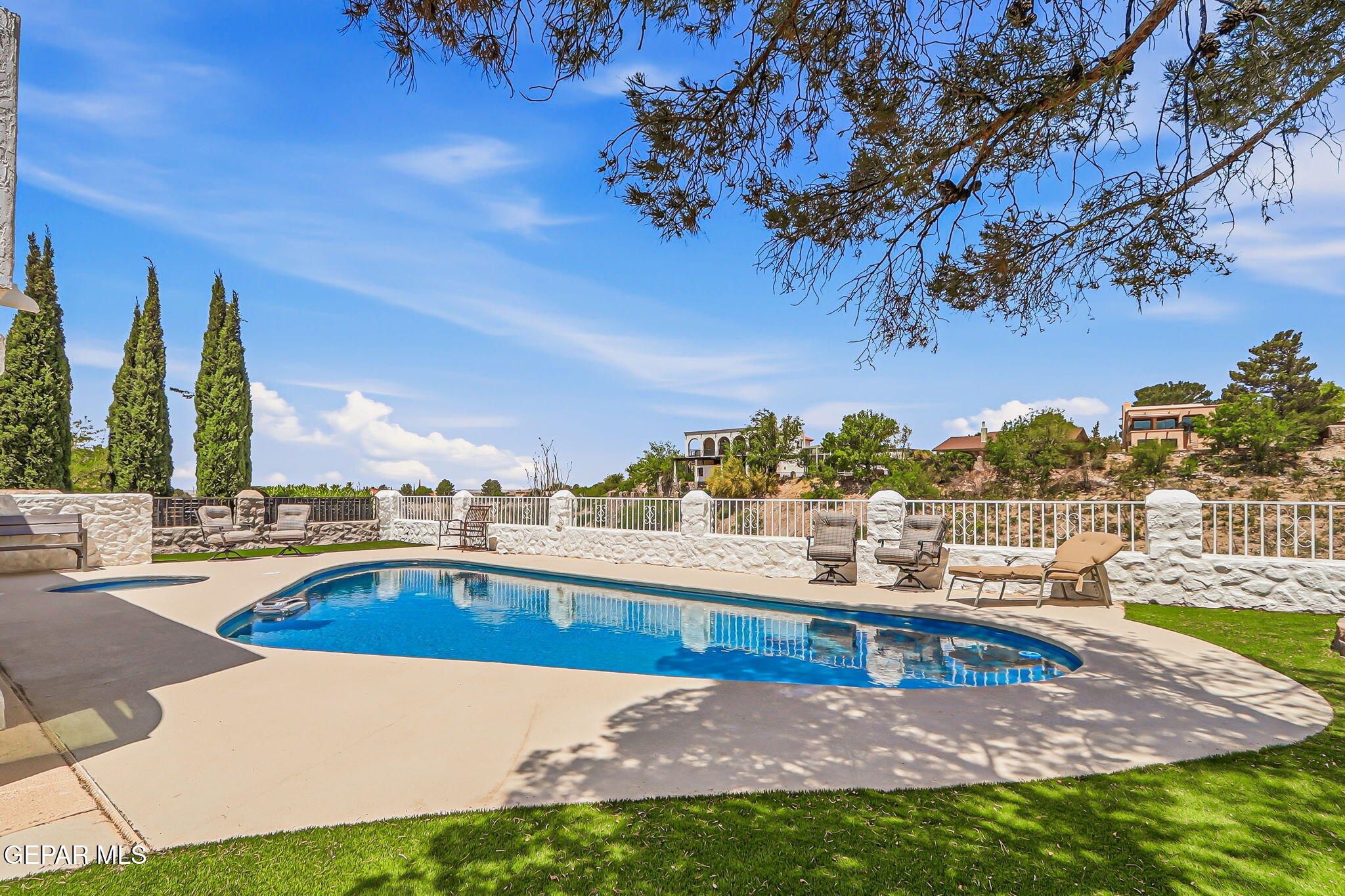 605 MOONDALE Drive