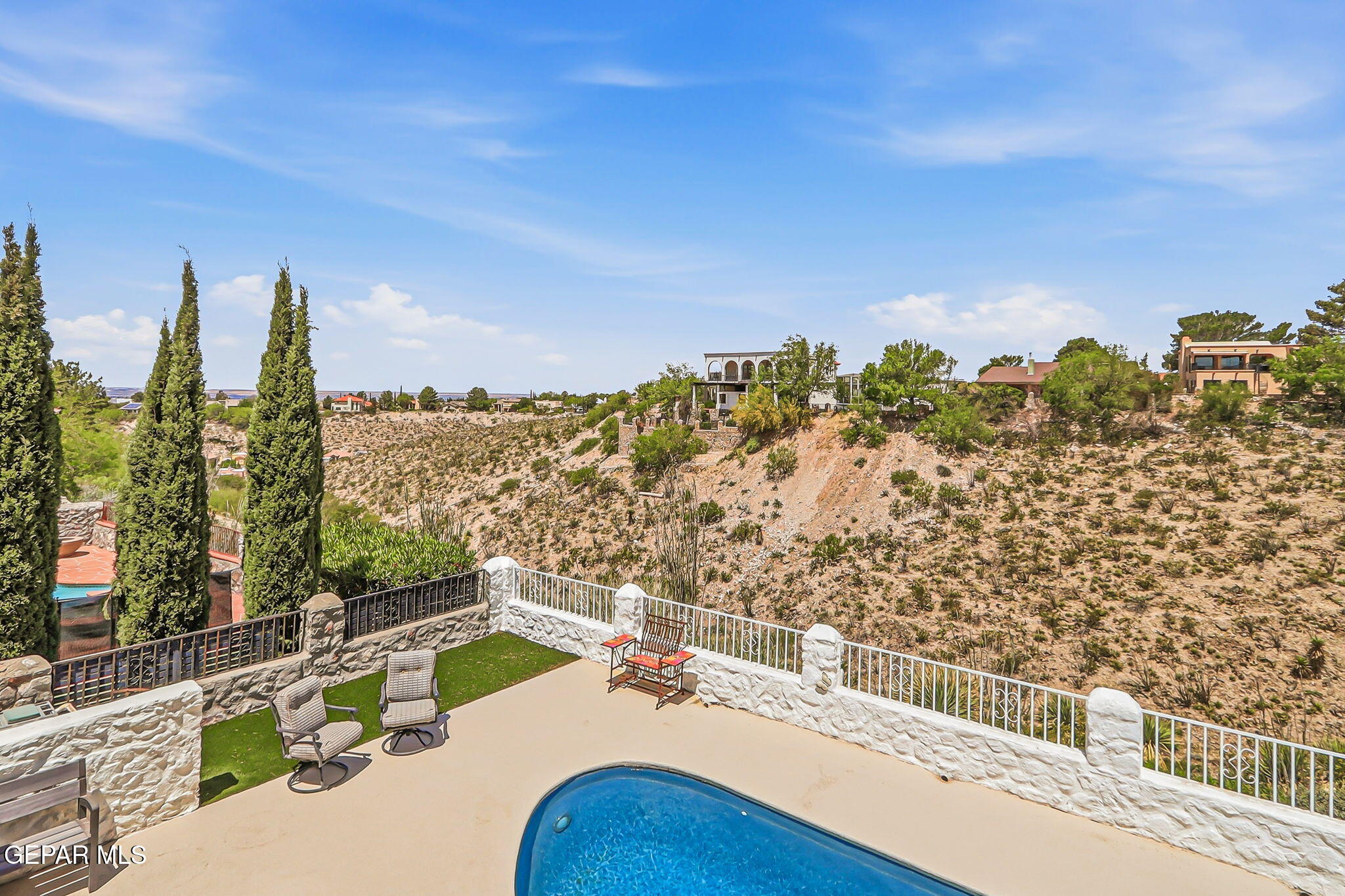 605 MOONDALE Drive