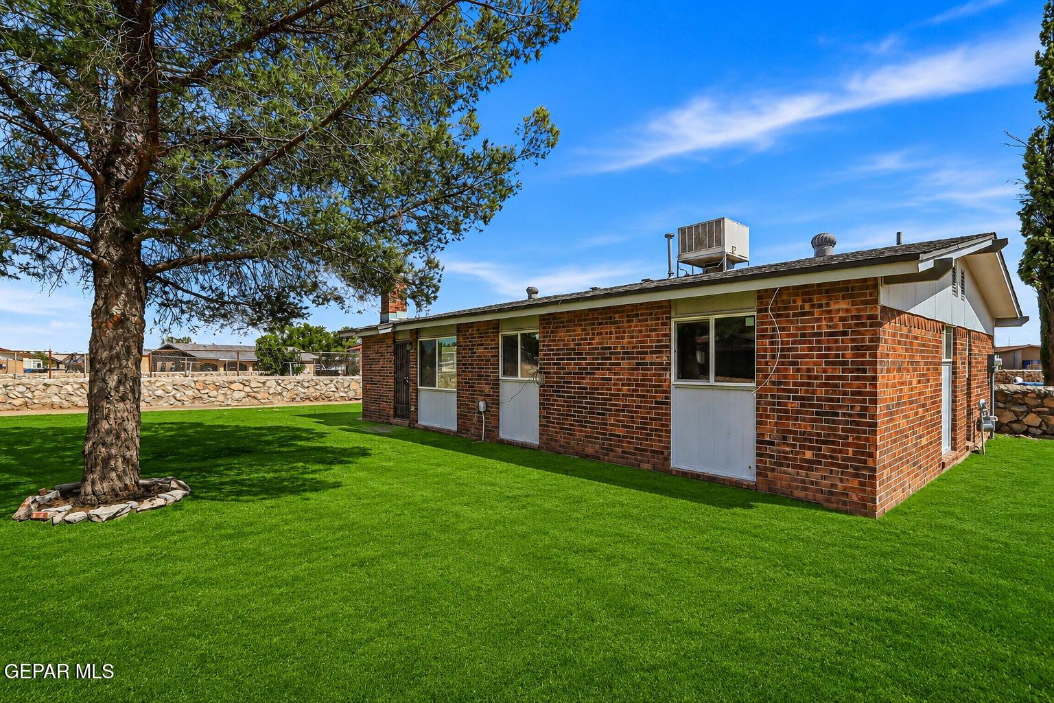 8400 FURMAN Place