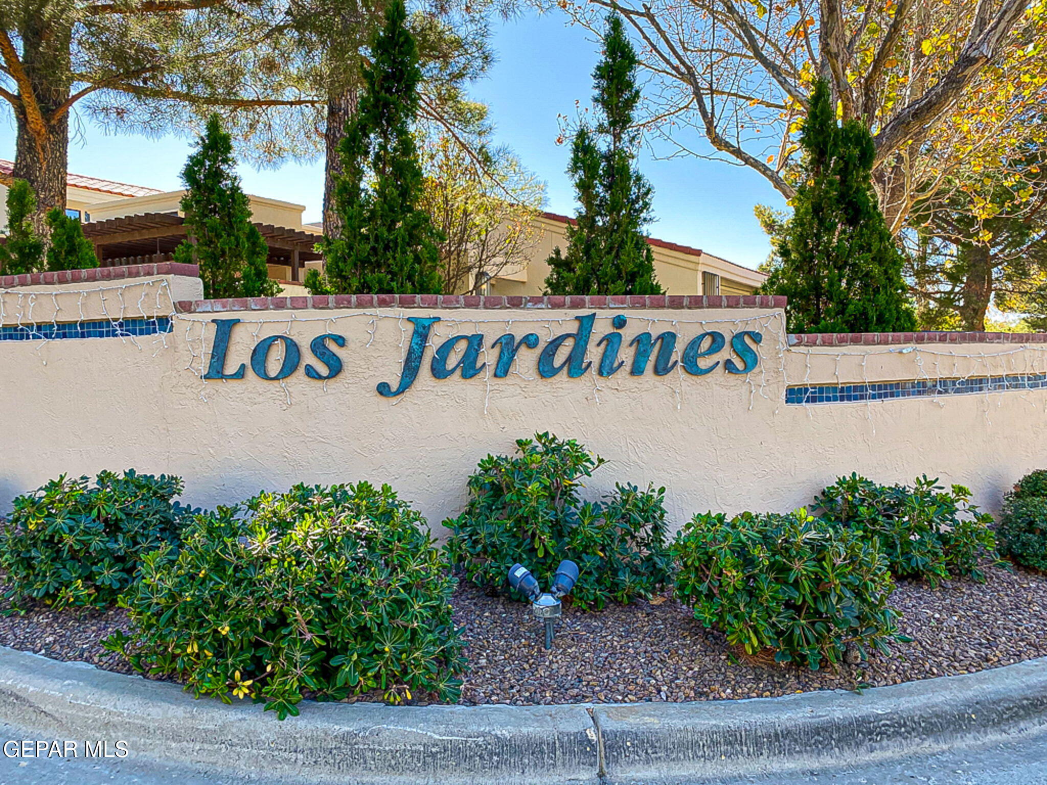1077 LOS JARDINES Circle