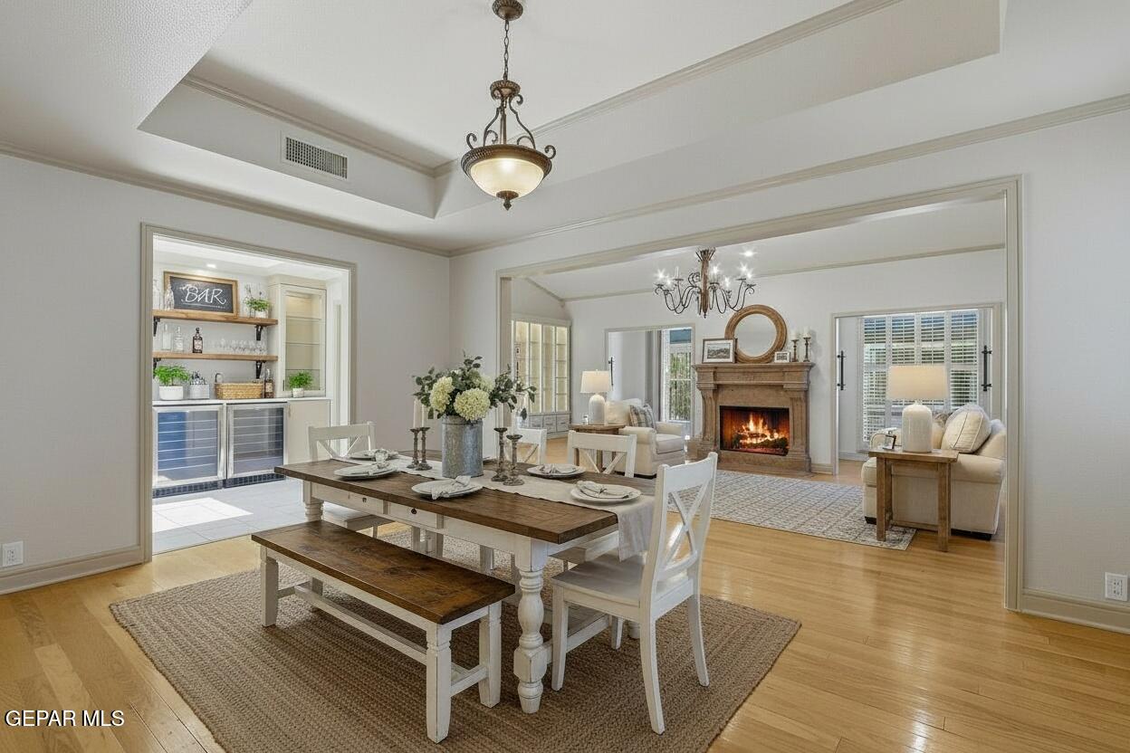 1077 LOS JARDINES Circle