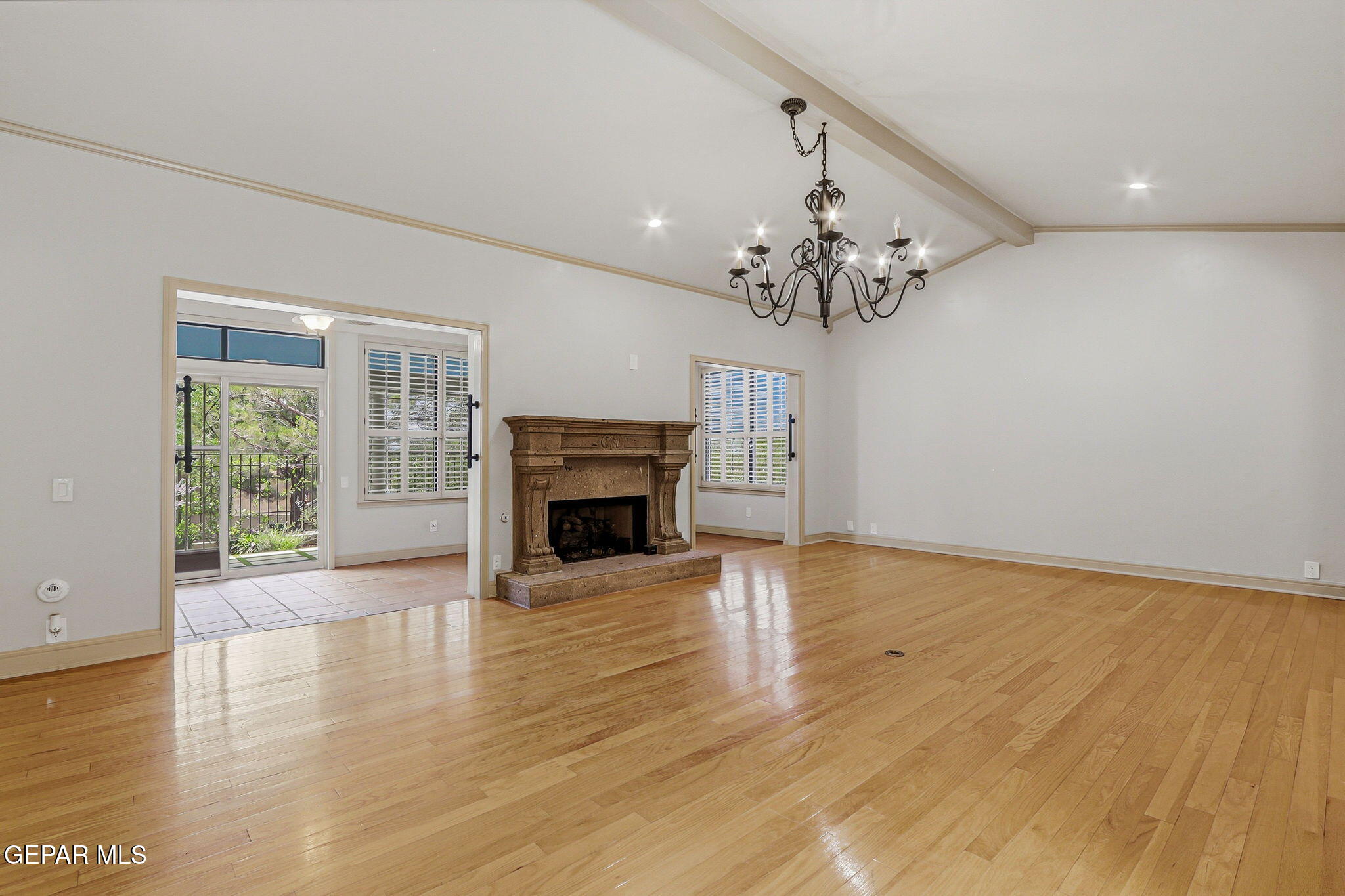 1077 LOS JARDINES Circle