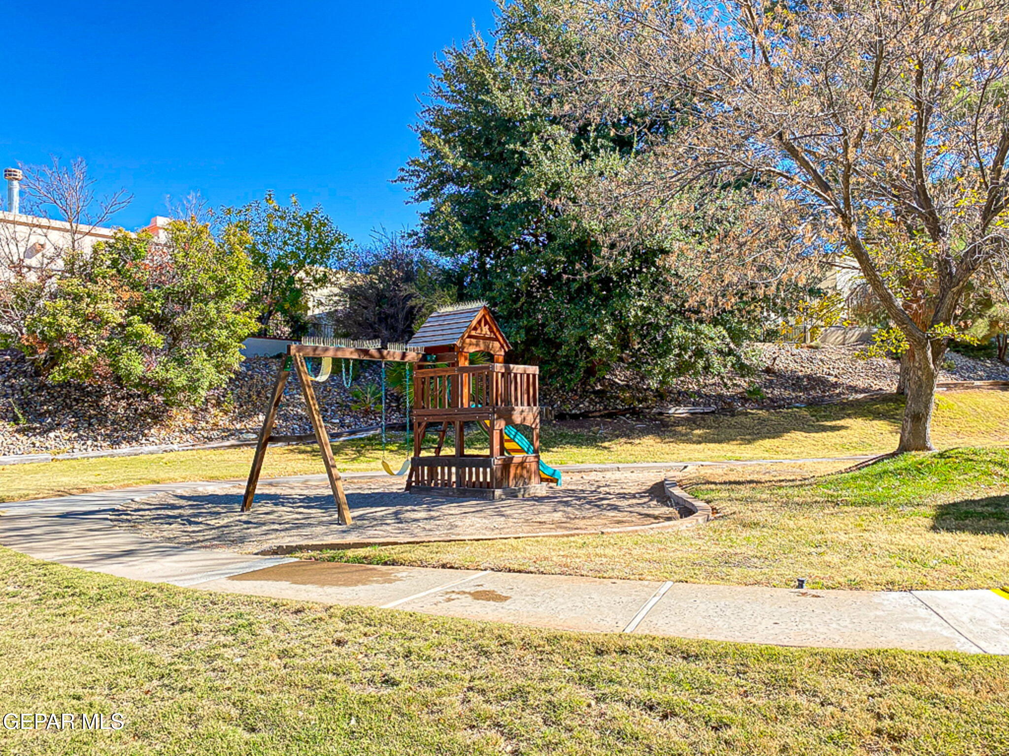 1077 LOS JARDINES Circle