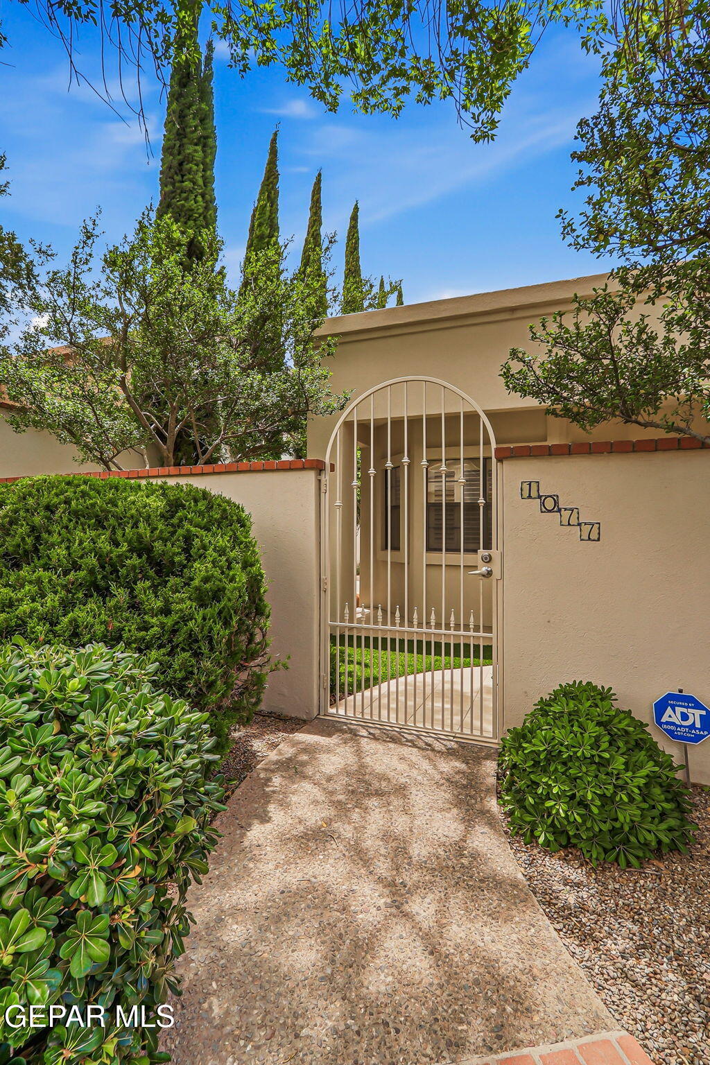 1077 LOS JARDINES Circle