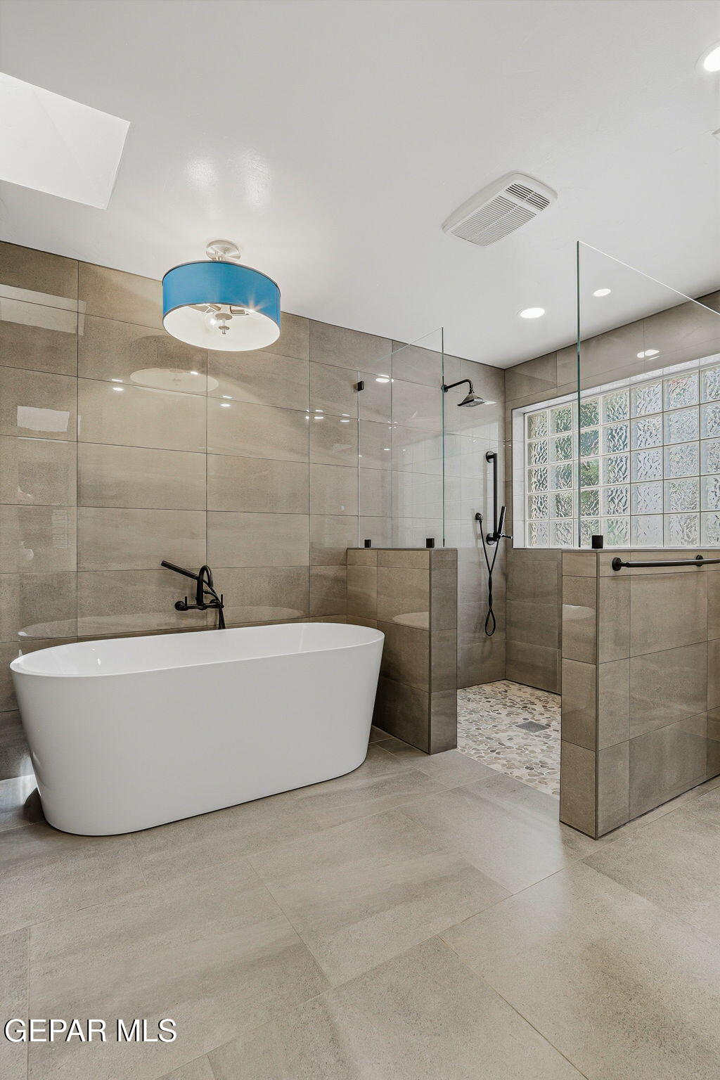 1077 LOS JARDINES Circle