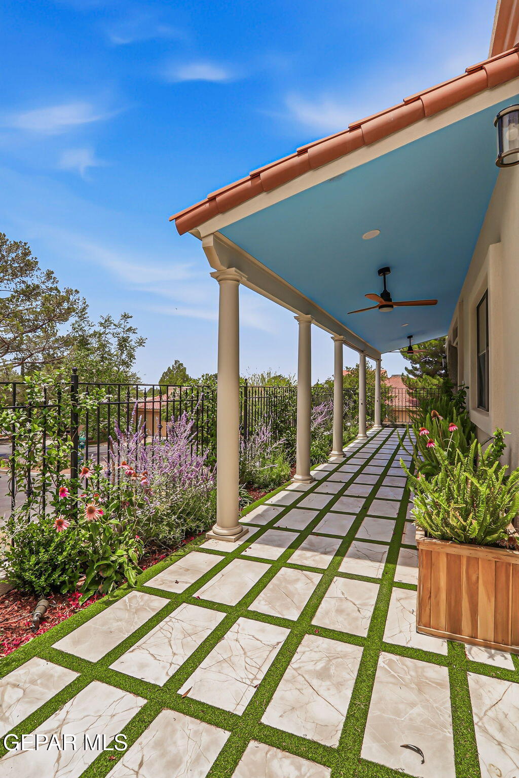 1077 LOS JARDINES Circle
