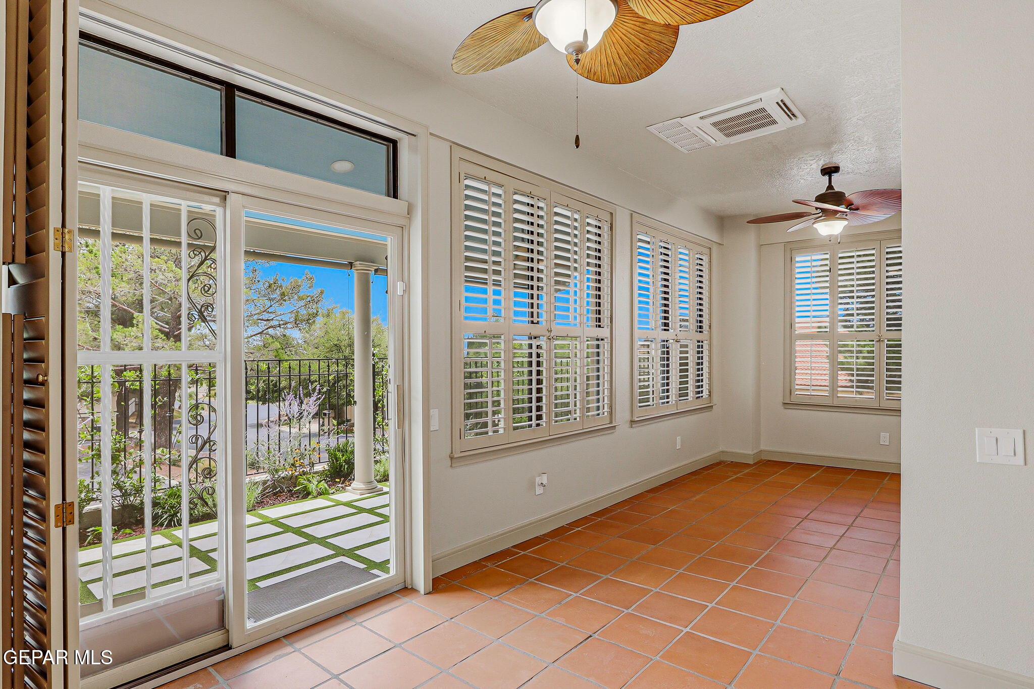 1077 LOS JARDINES Circle