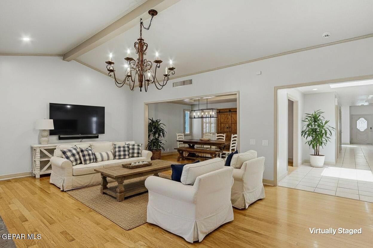 1077 LOS JARDINES Circle