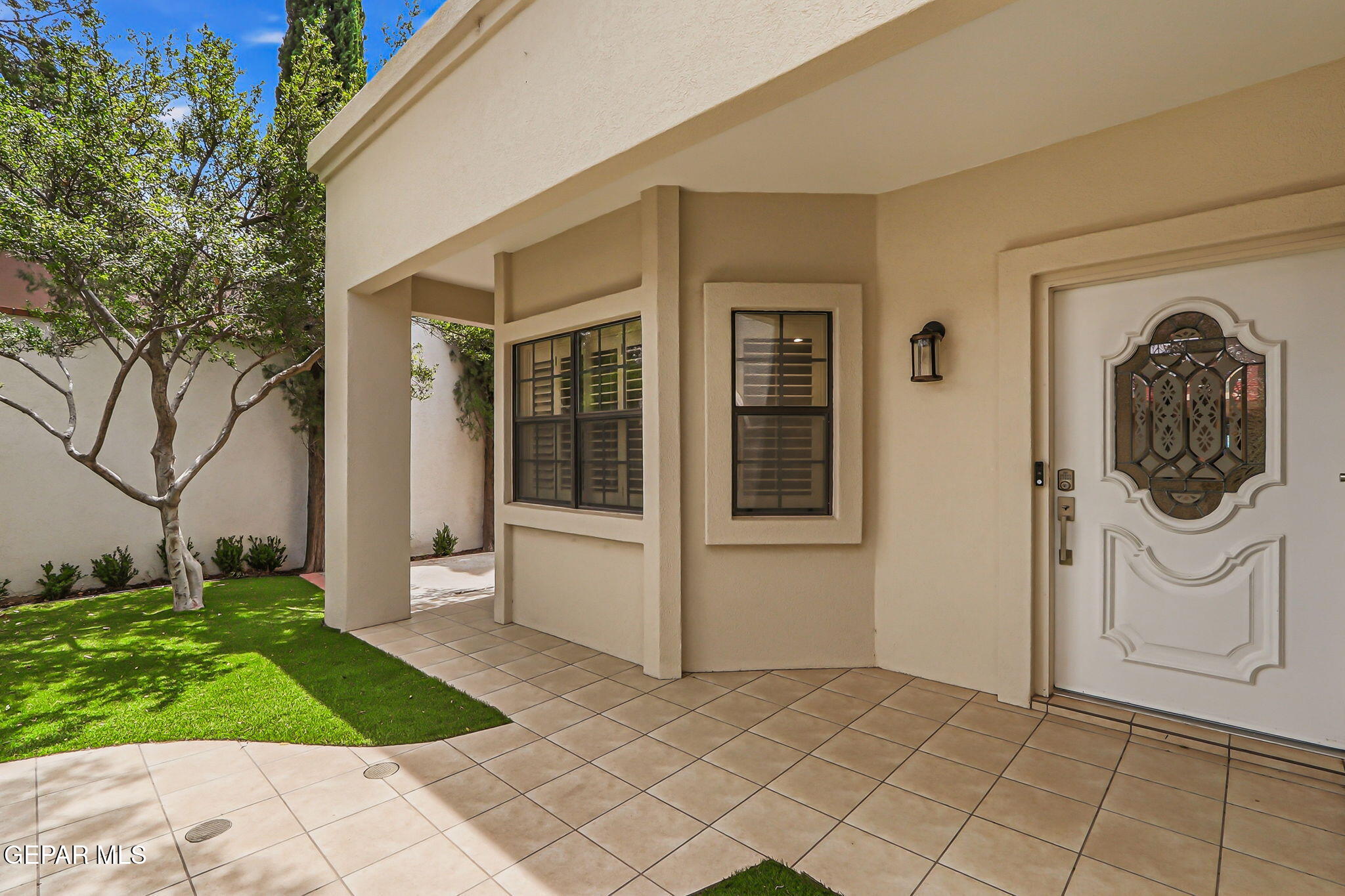 1077 LOS JARDINES Circle