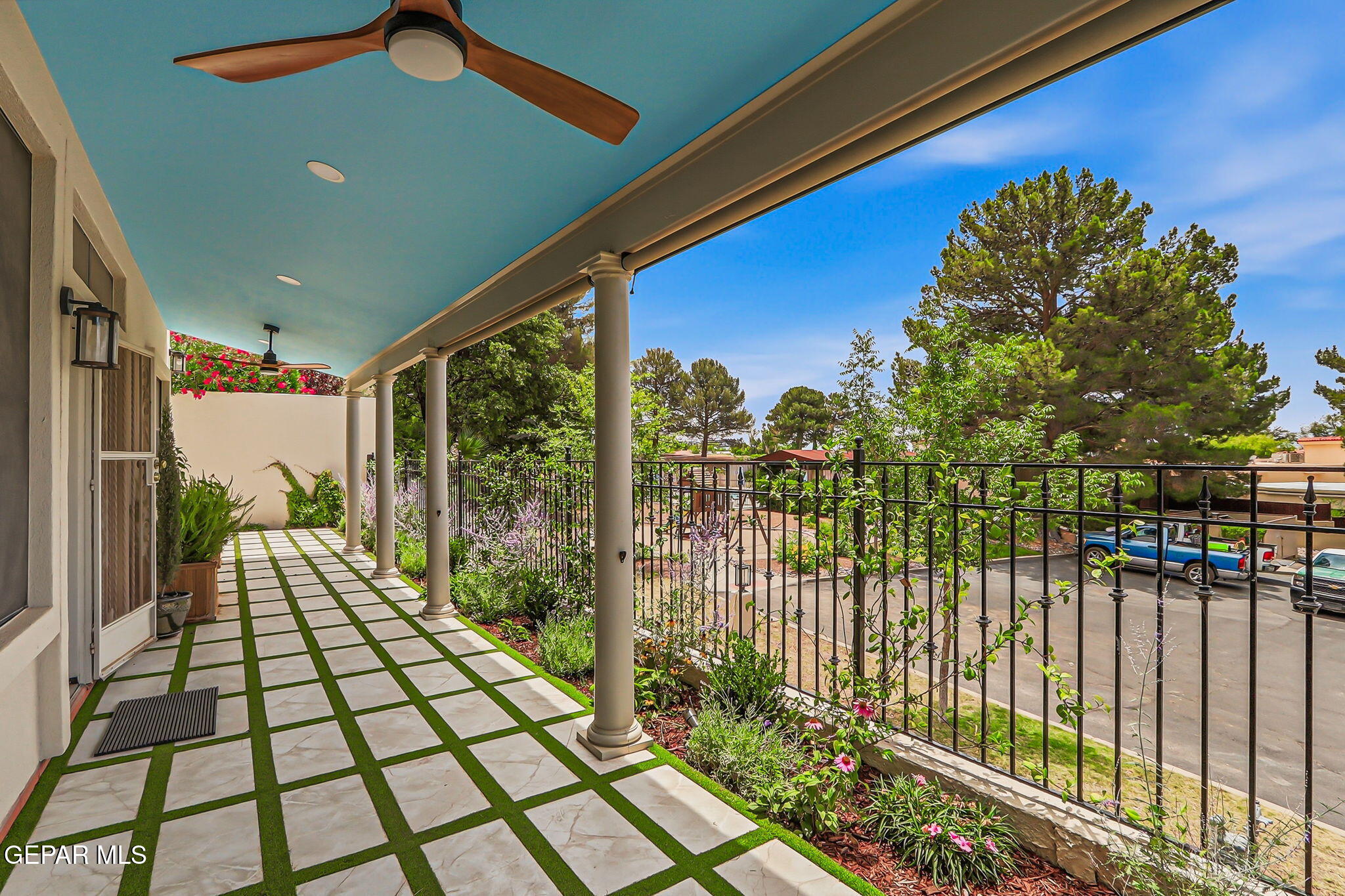 1077 LOS JARDINES Circle