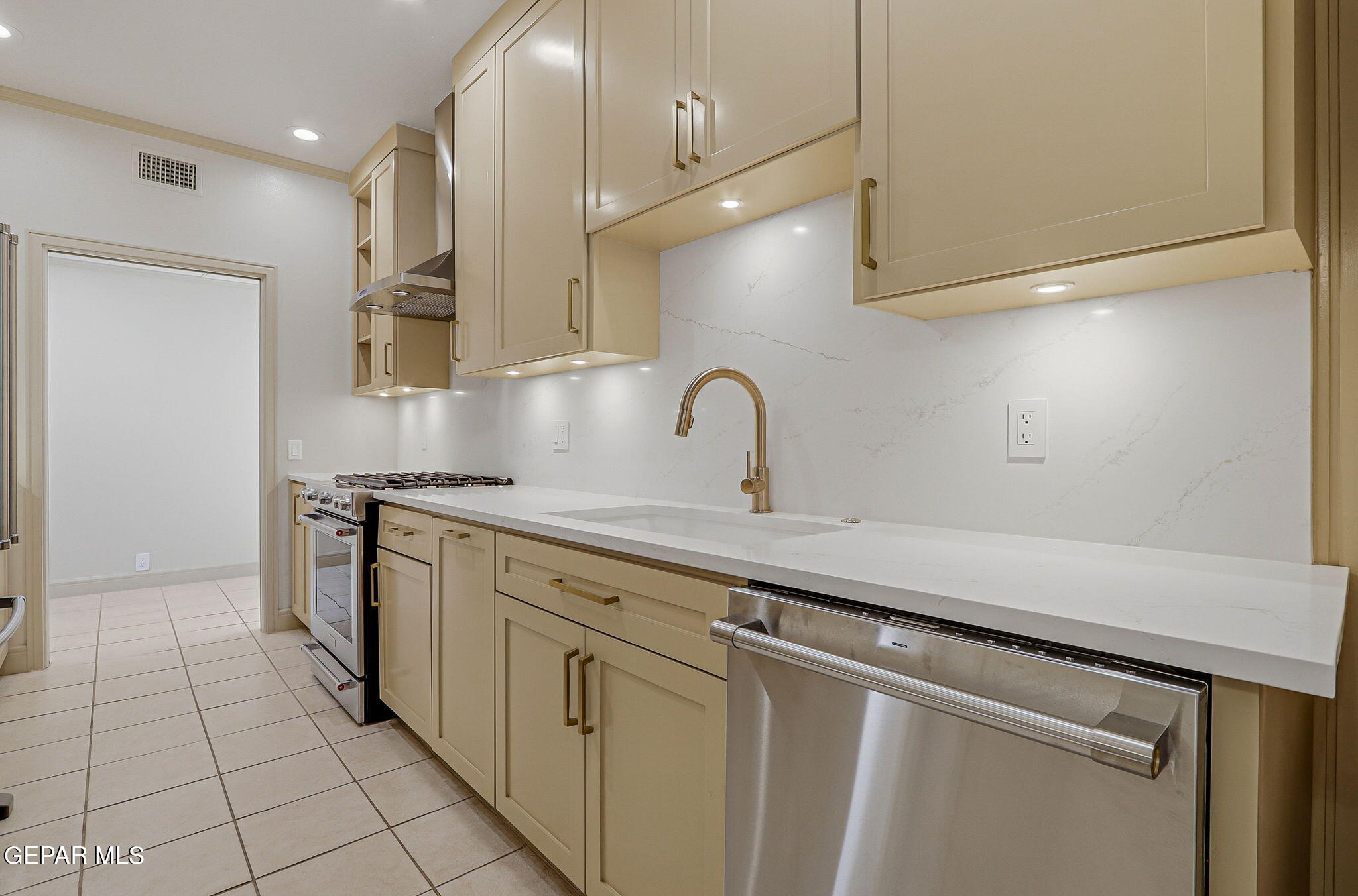 1077 LOS JARDINES Circle