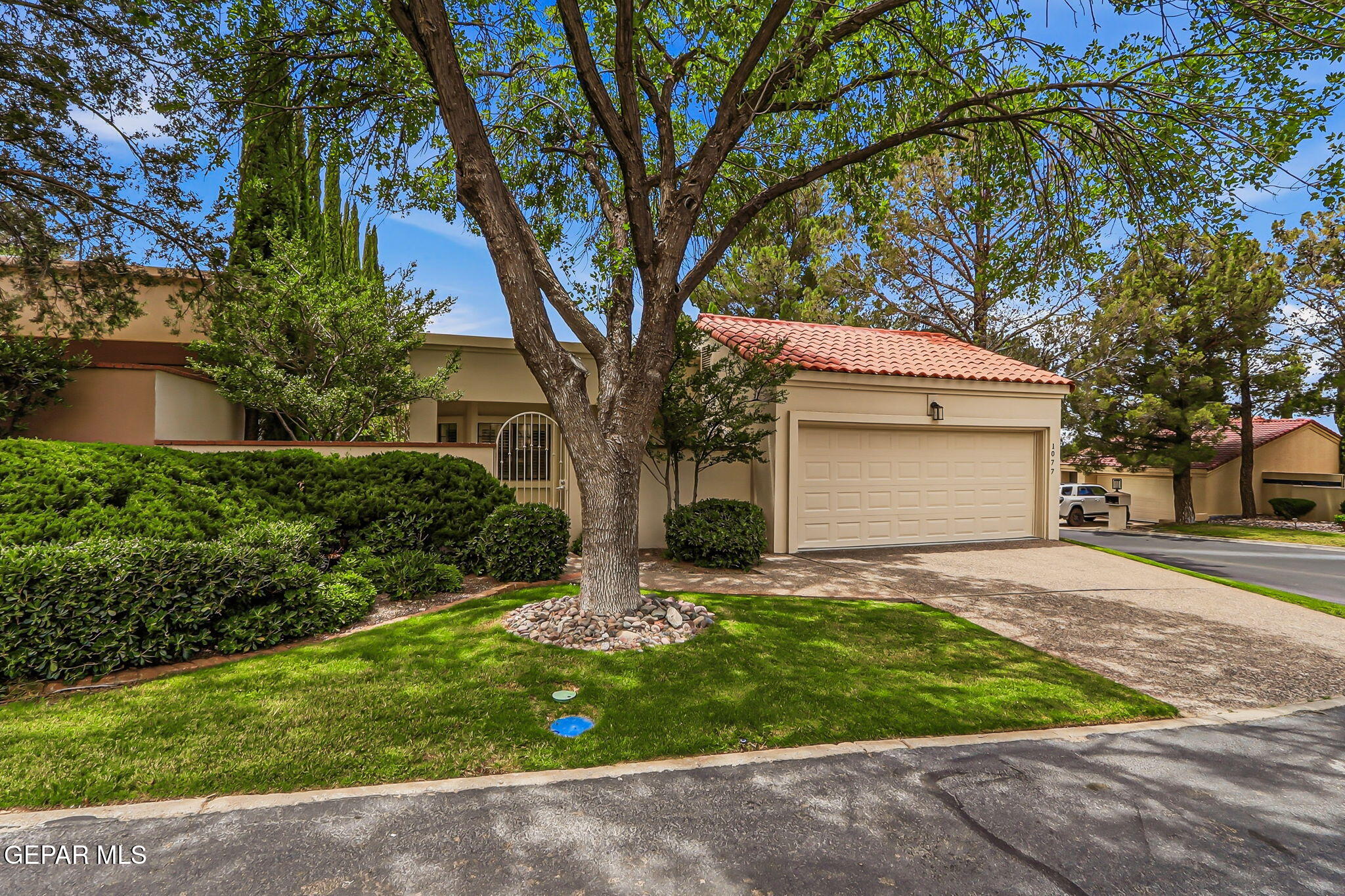 1077 LOS JARDINES Circle