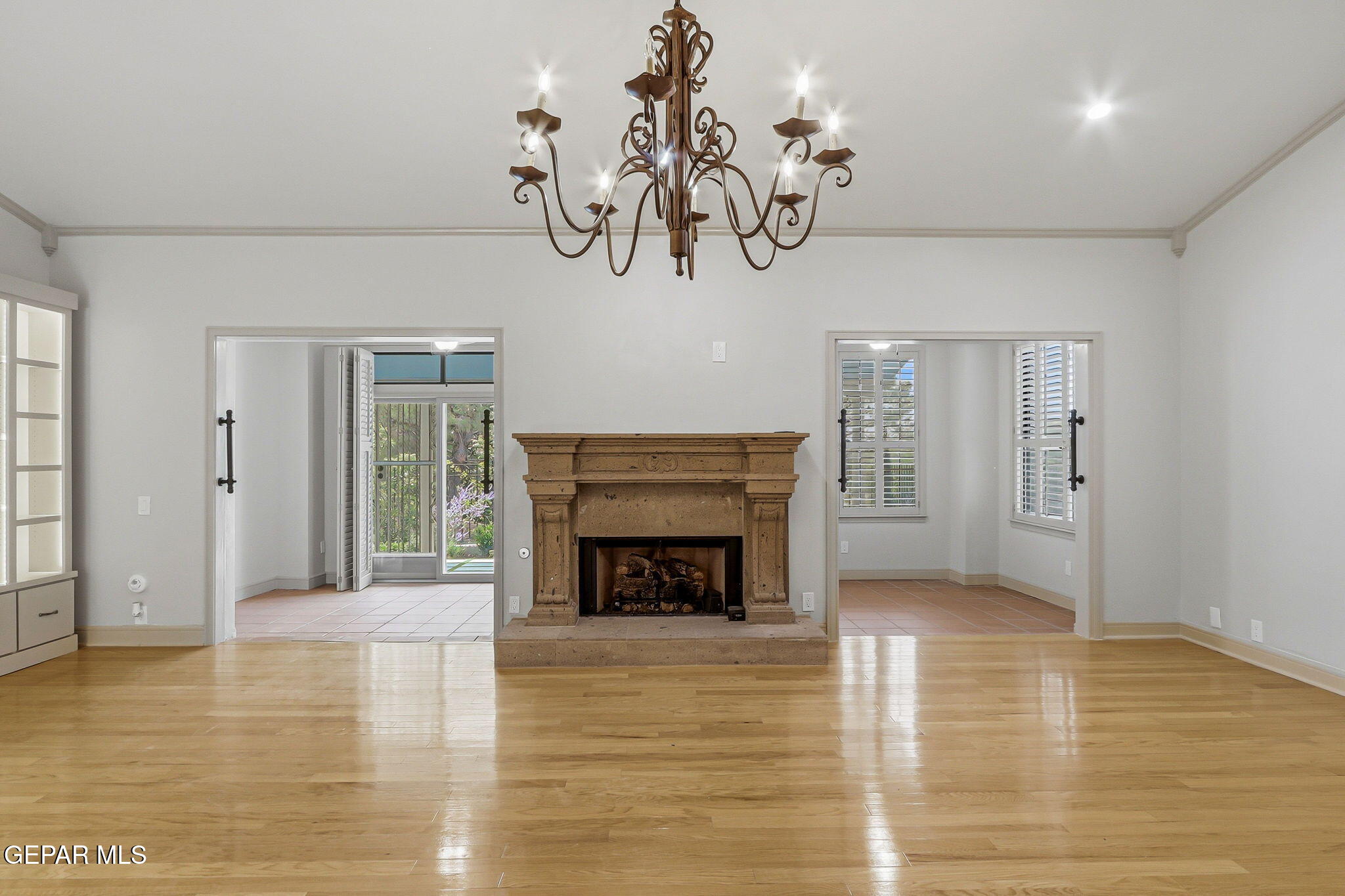1077 LOS JARDINES Circle