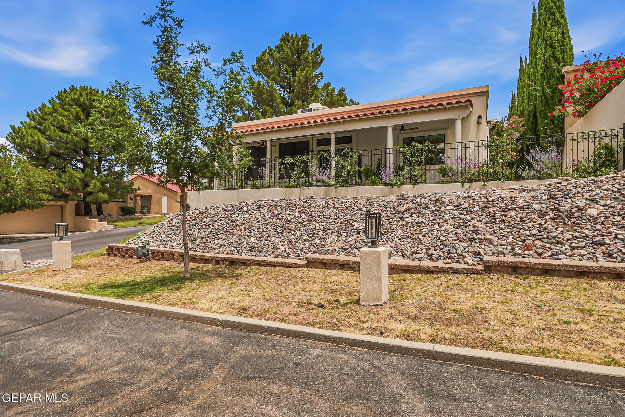 1077 LOS JARDINES Circle