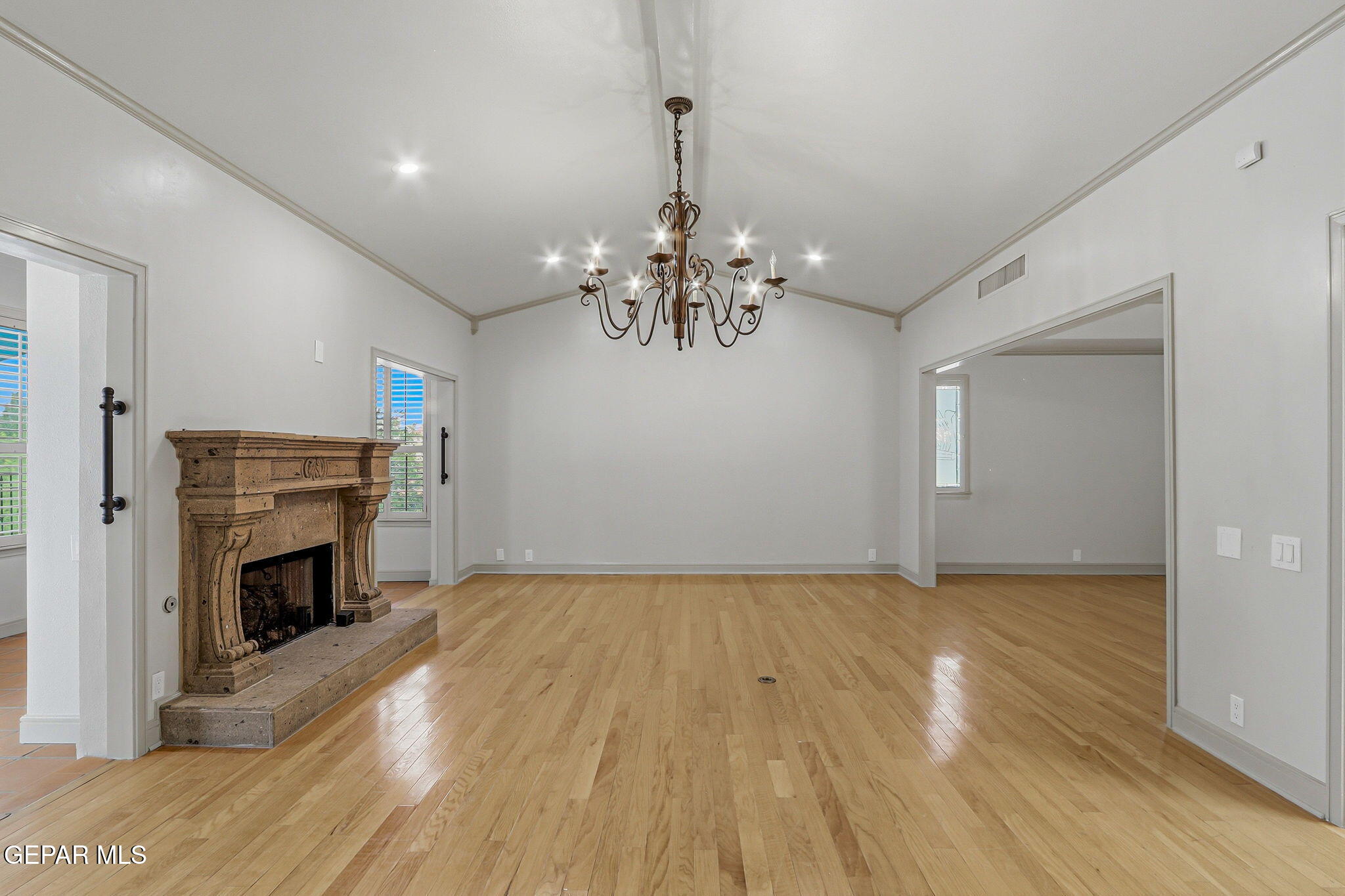 1077 LOS JARDINES Circle