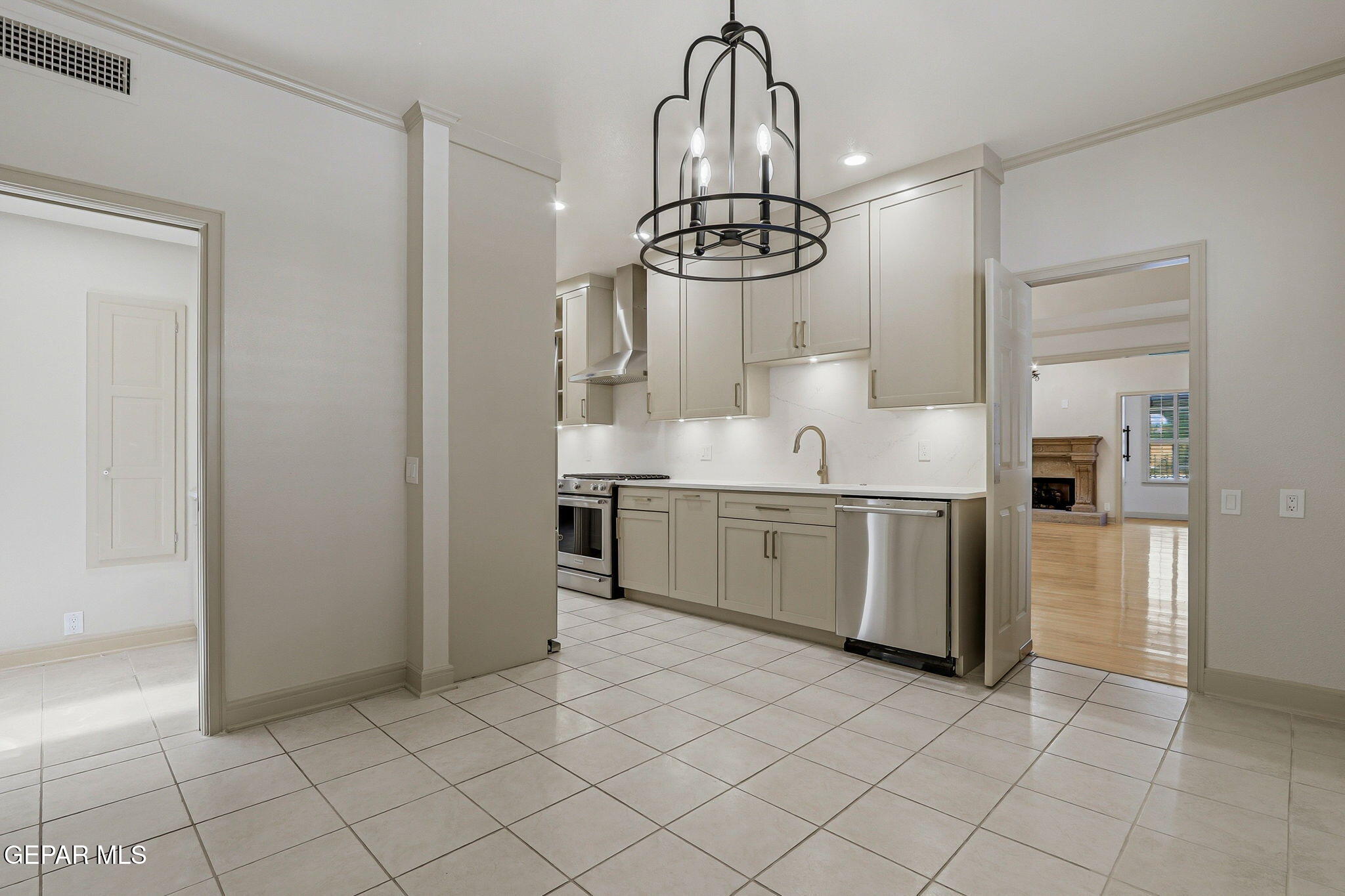 1077 LOS JARDINES Circle