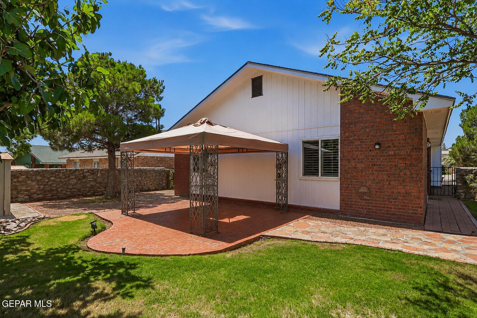 7500 LUZ DE LUMBRE Avenue